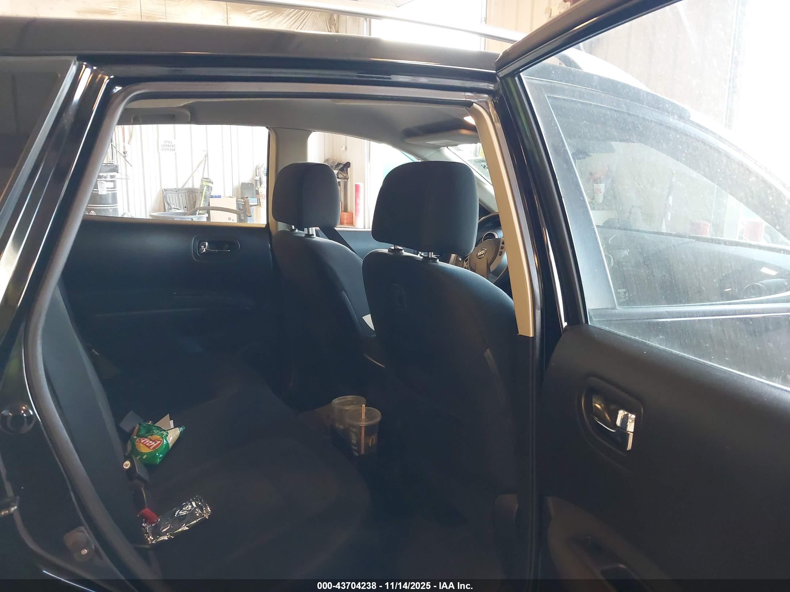 NISSAN ROGUE image 8
