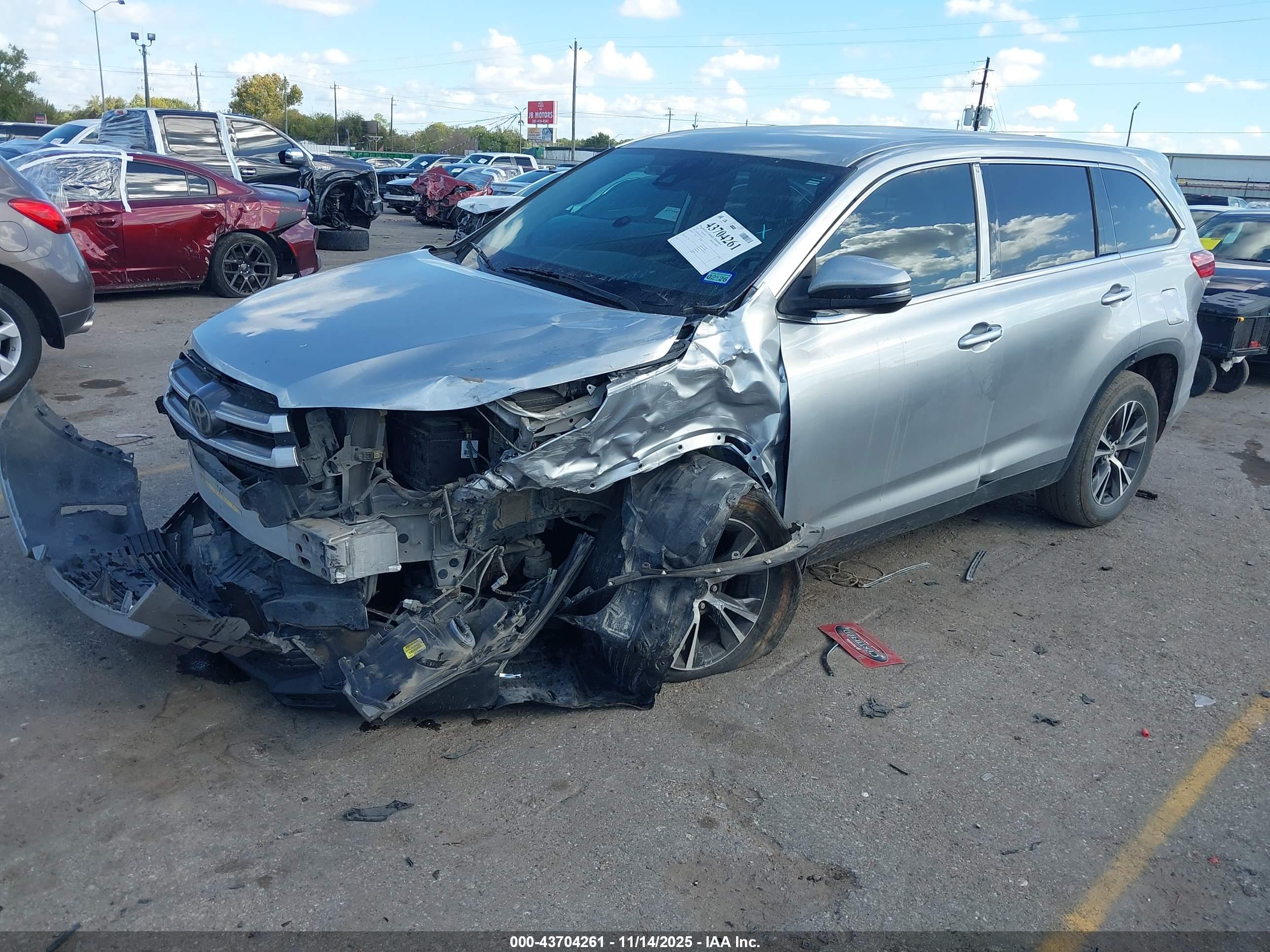 TOYOTA HIGHLANDER image 2