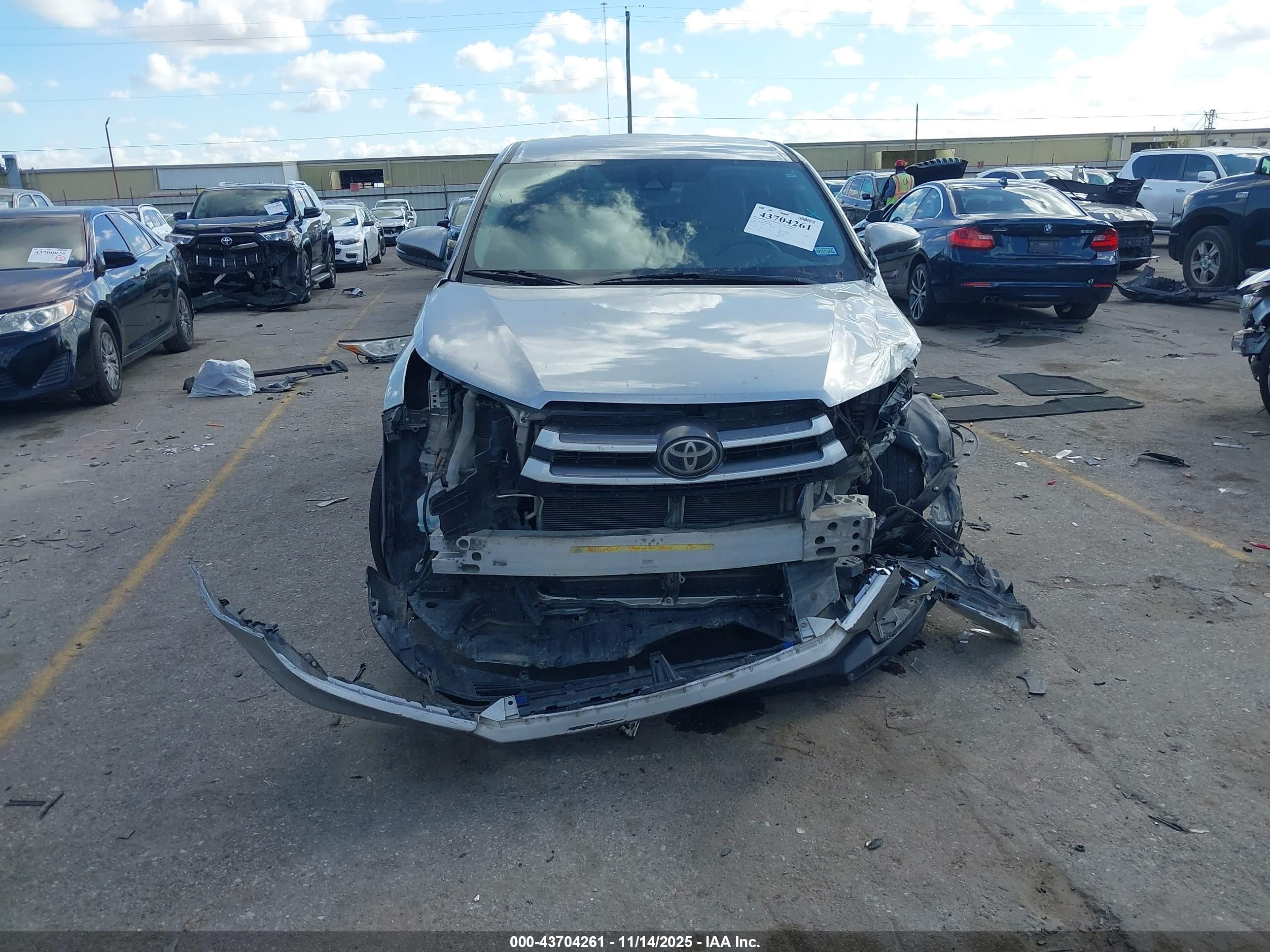 TOYOTA HIGHLANDER image 6