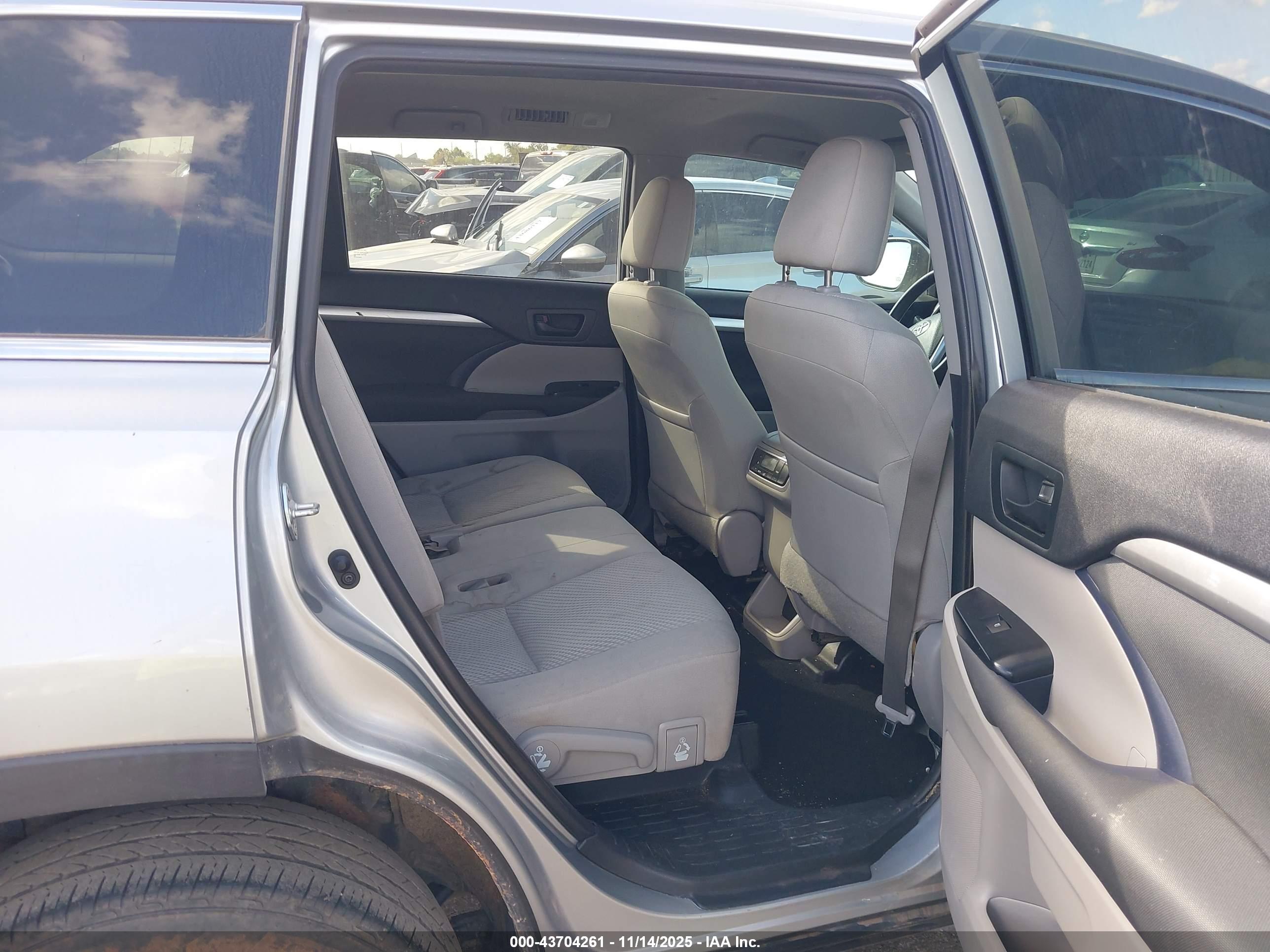 TOYOTA HIGHLANDER image 8