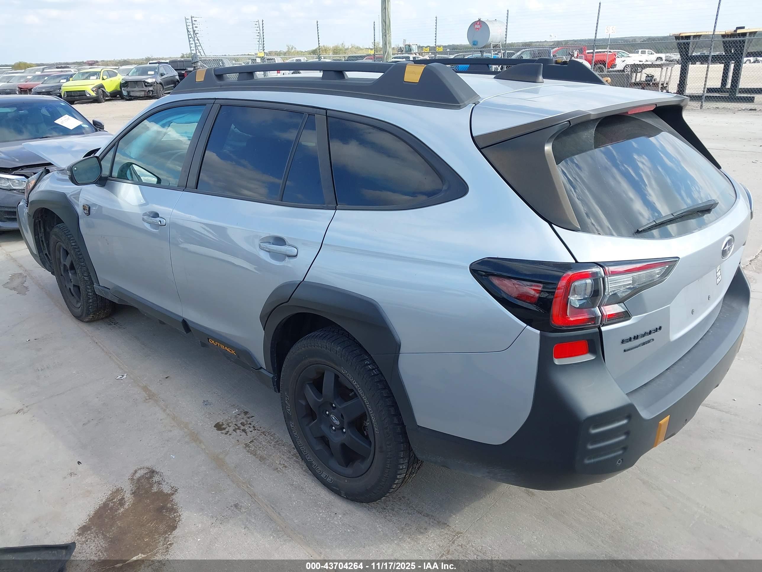SUBARU OUTBACK image 3