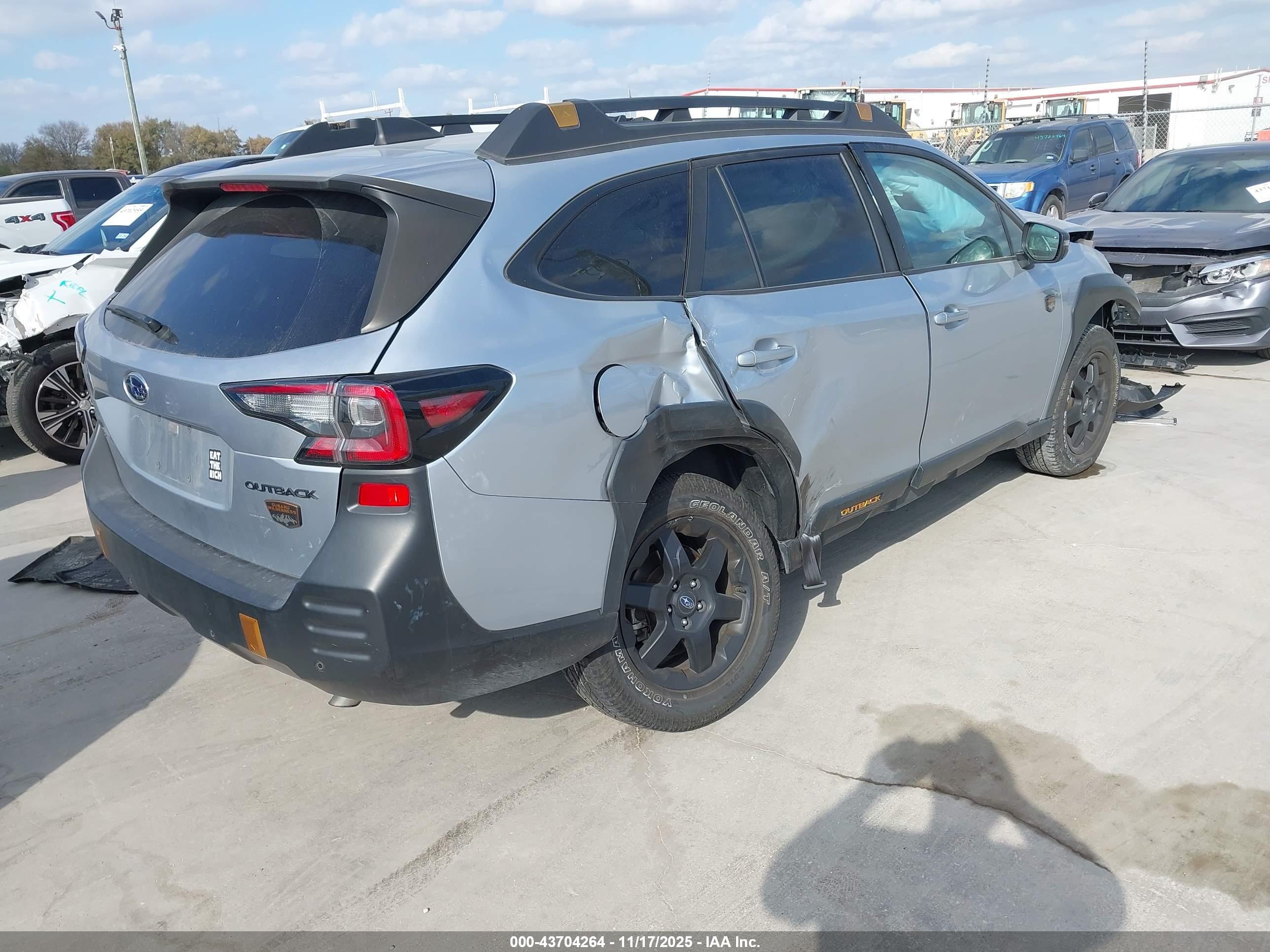 SUBARU OUTBACK image 4