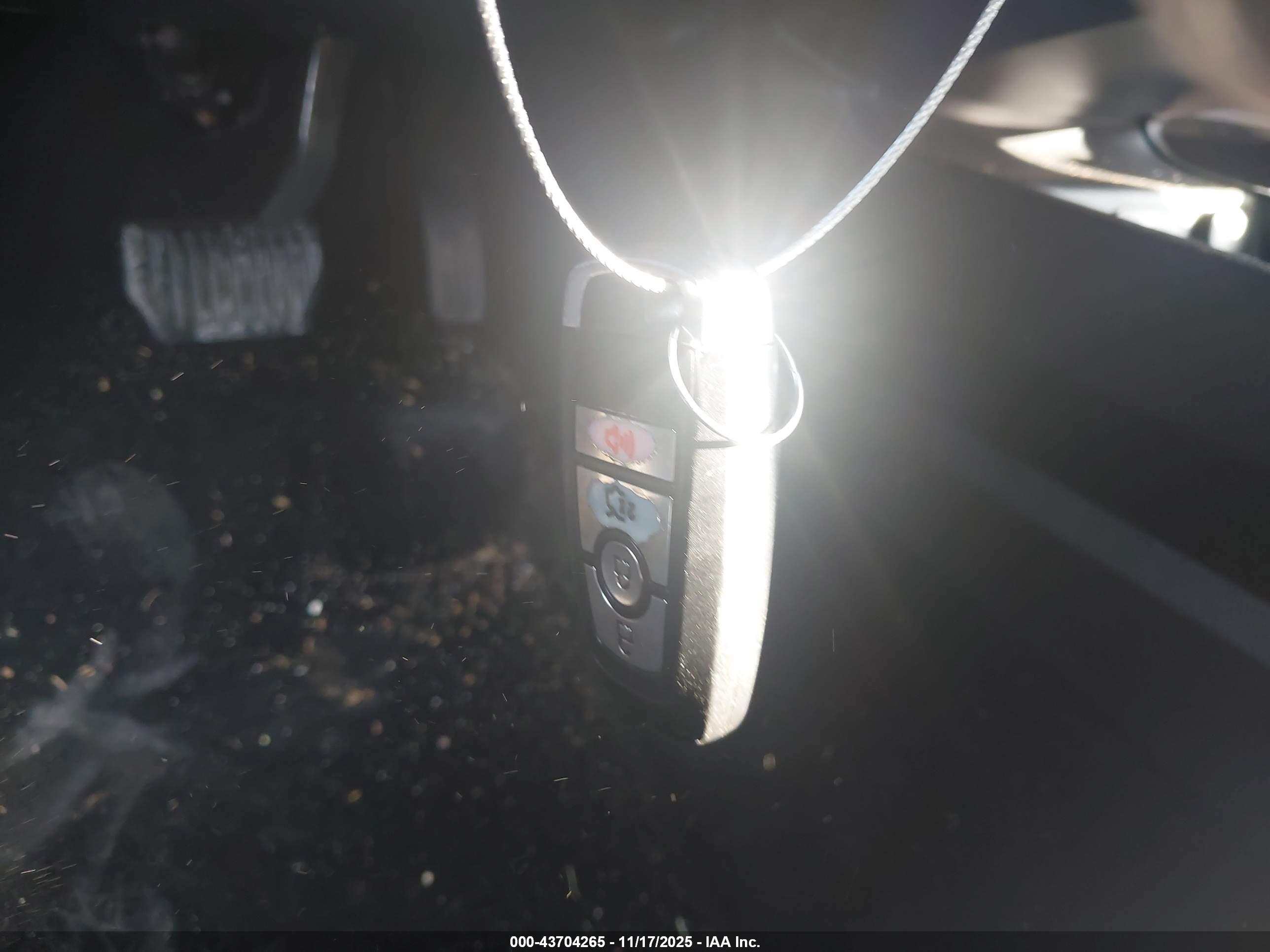 FORD FUSION image 11