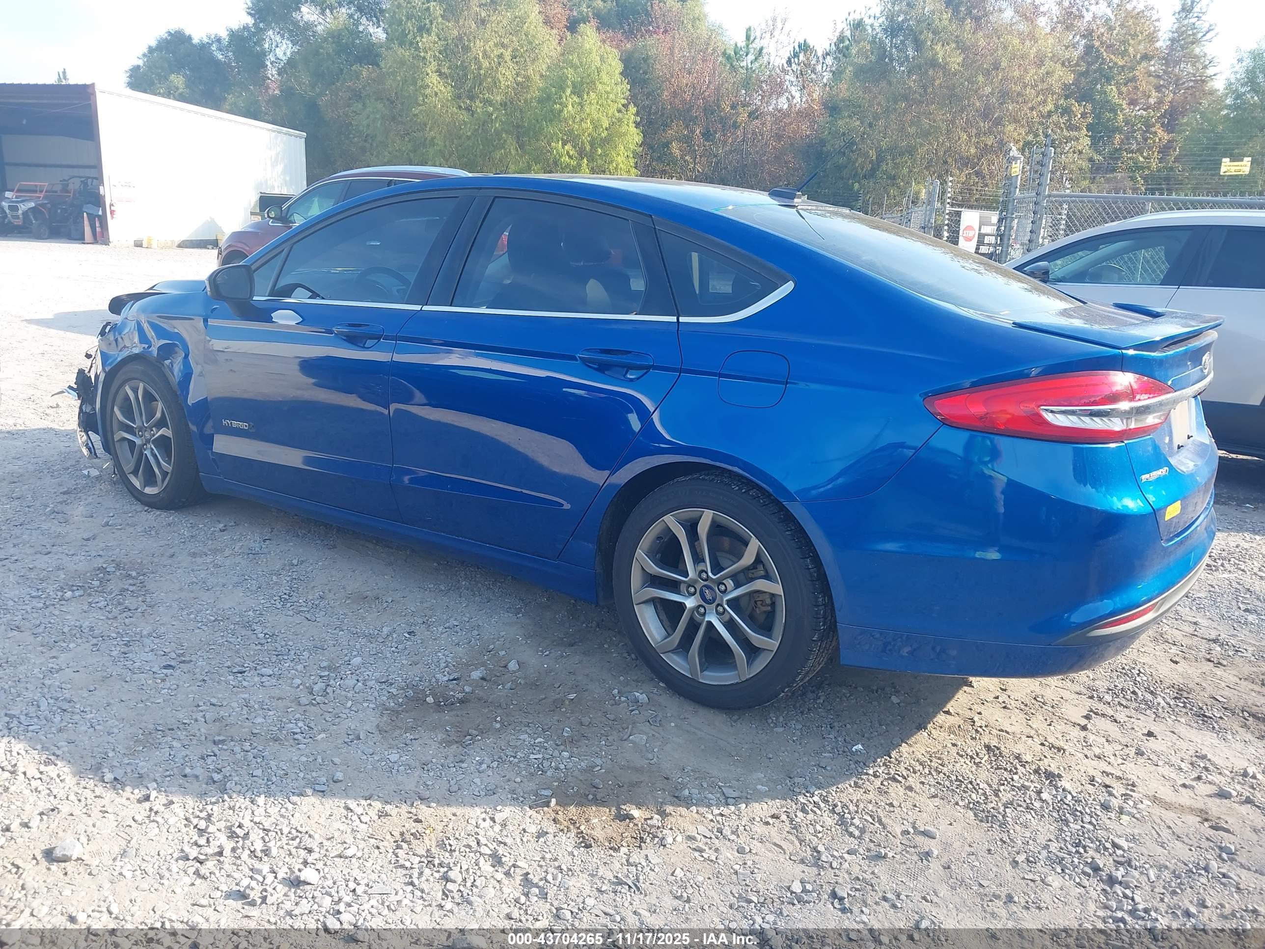 FORD FUSION image 3