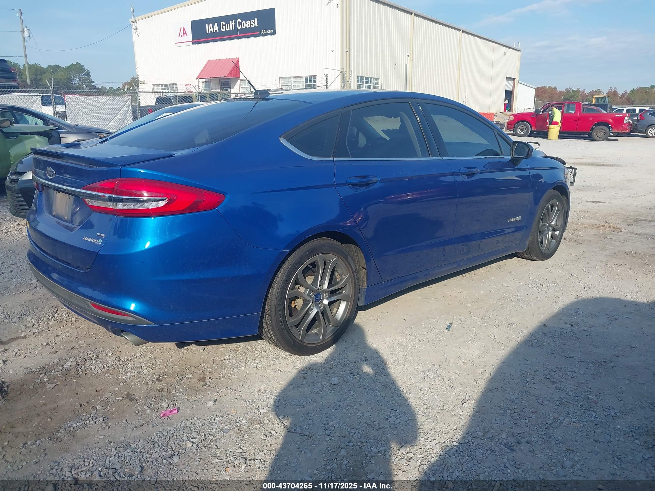 FORD FUSION image 4