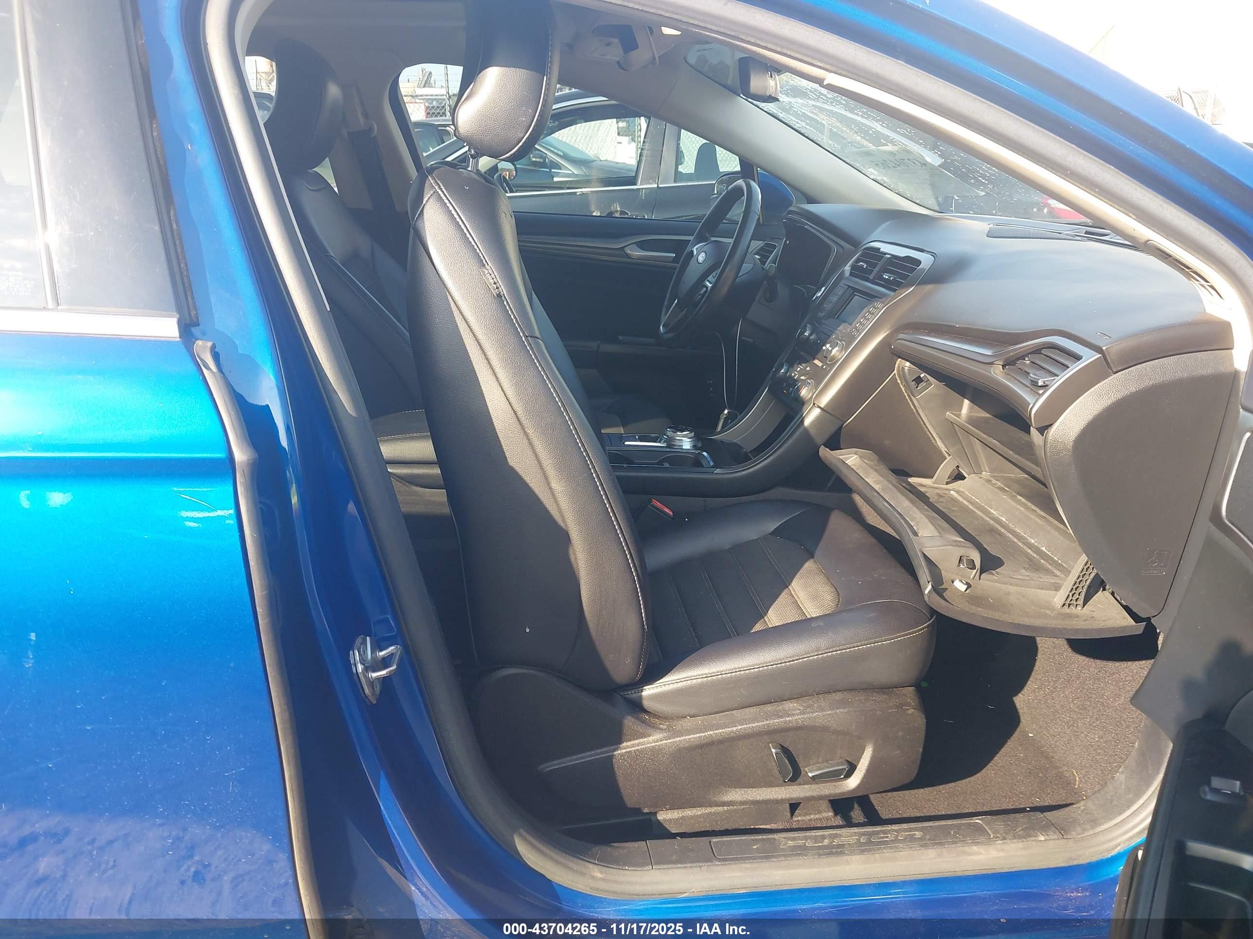 FORD FUSION image 5
