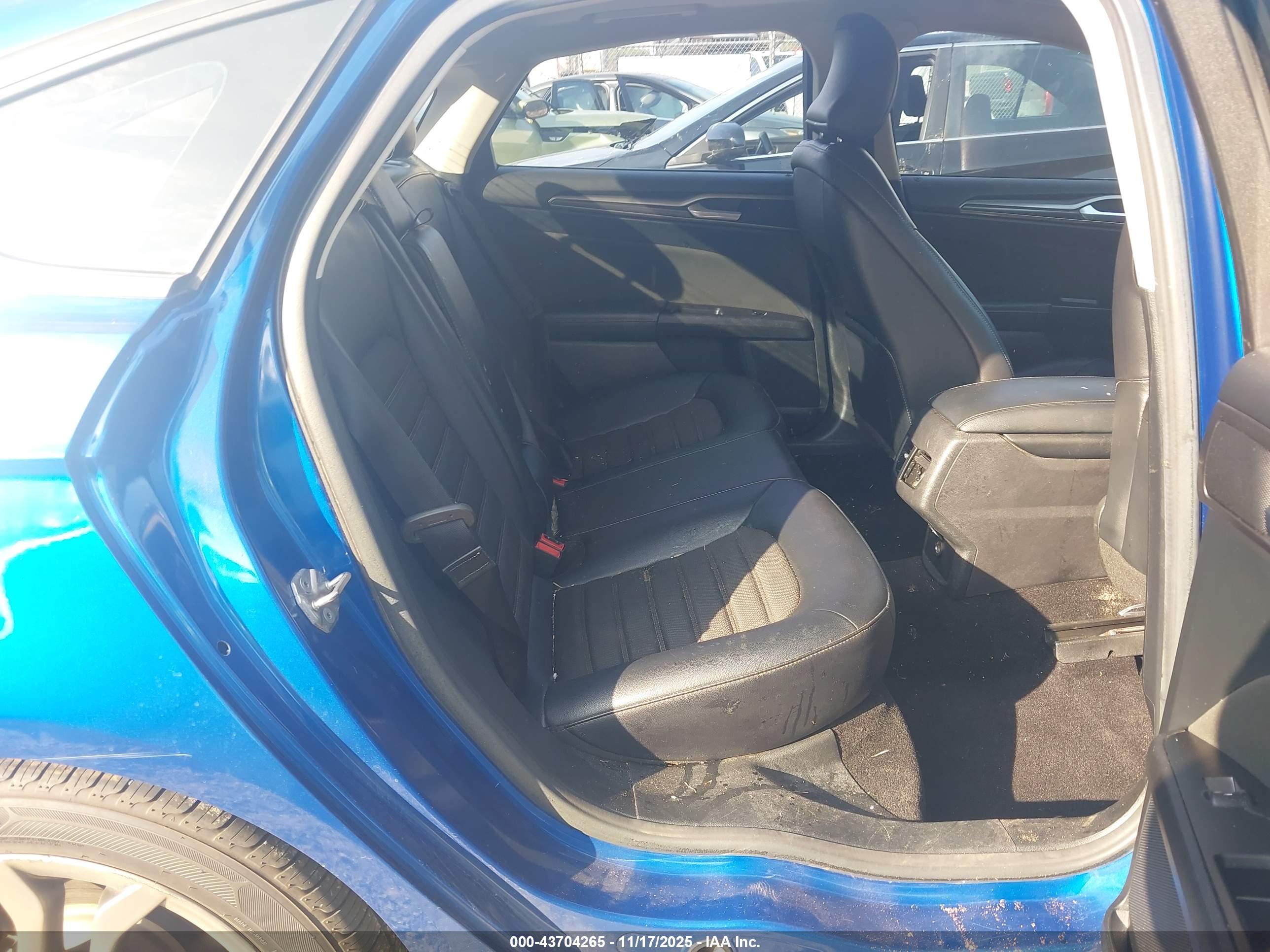 FORD FUSION image 8
