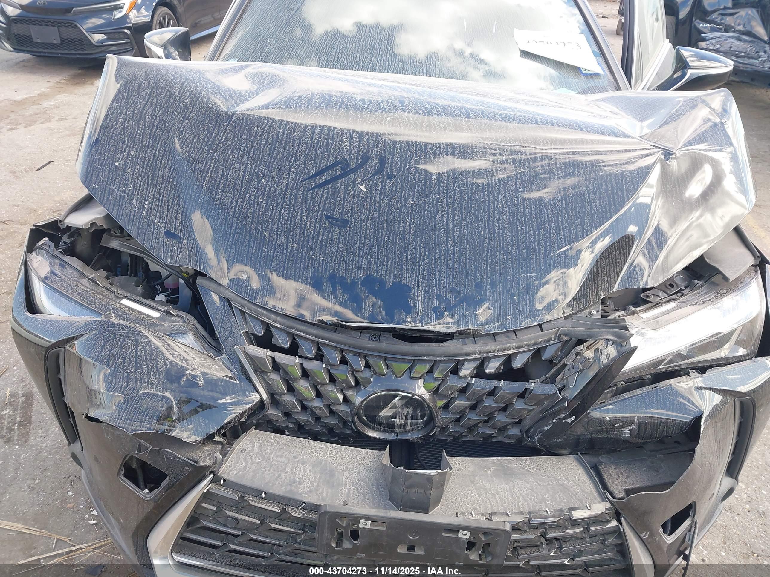 LEXUS UX image 10