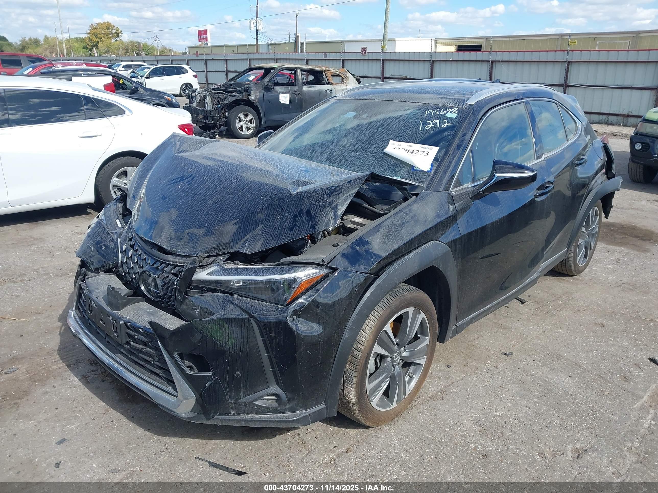 LEXUS UX image 2