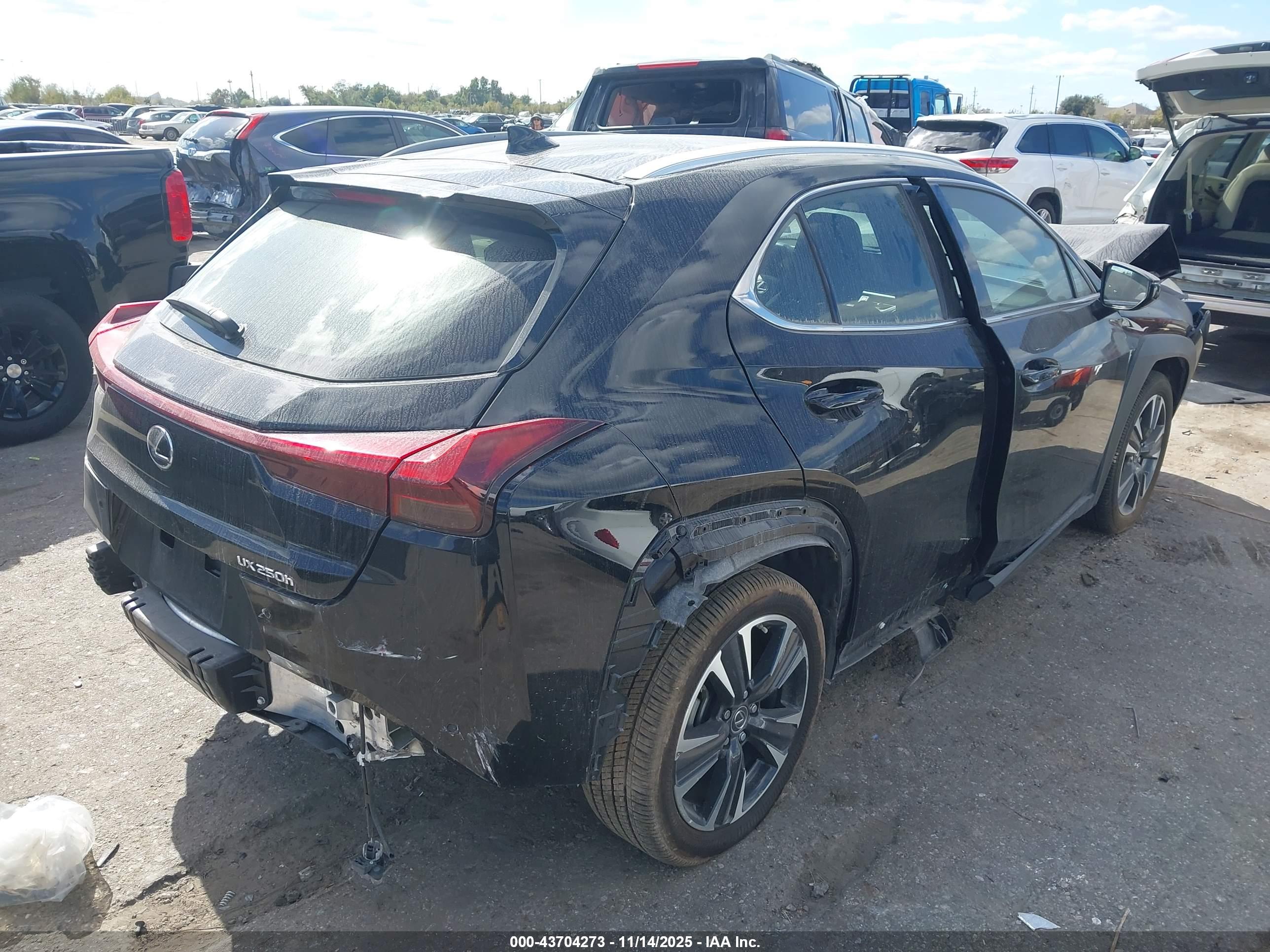 LEXUS UX image 4