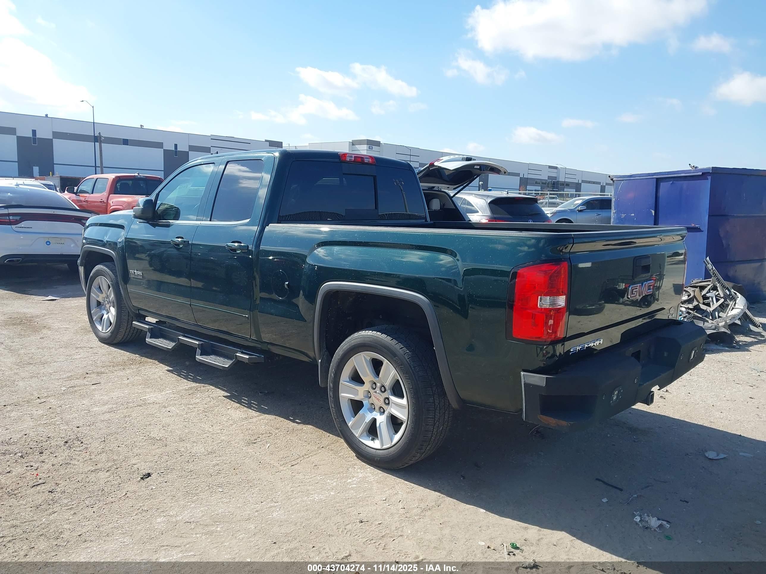 GMC SIERRA image 3