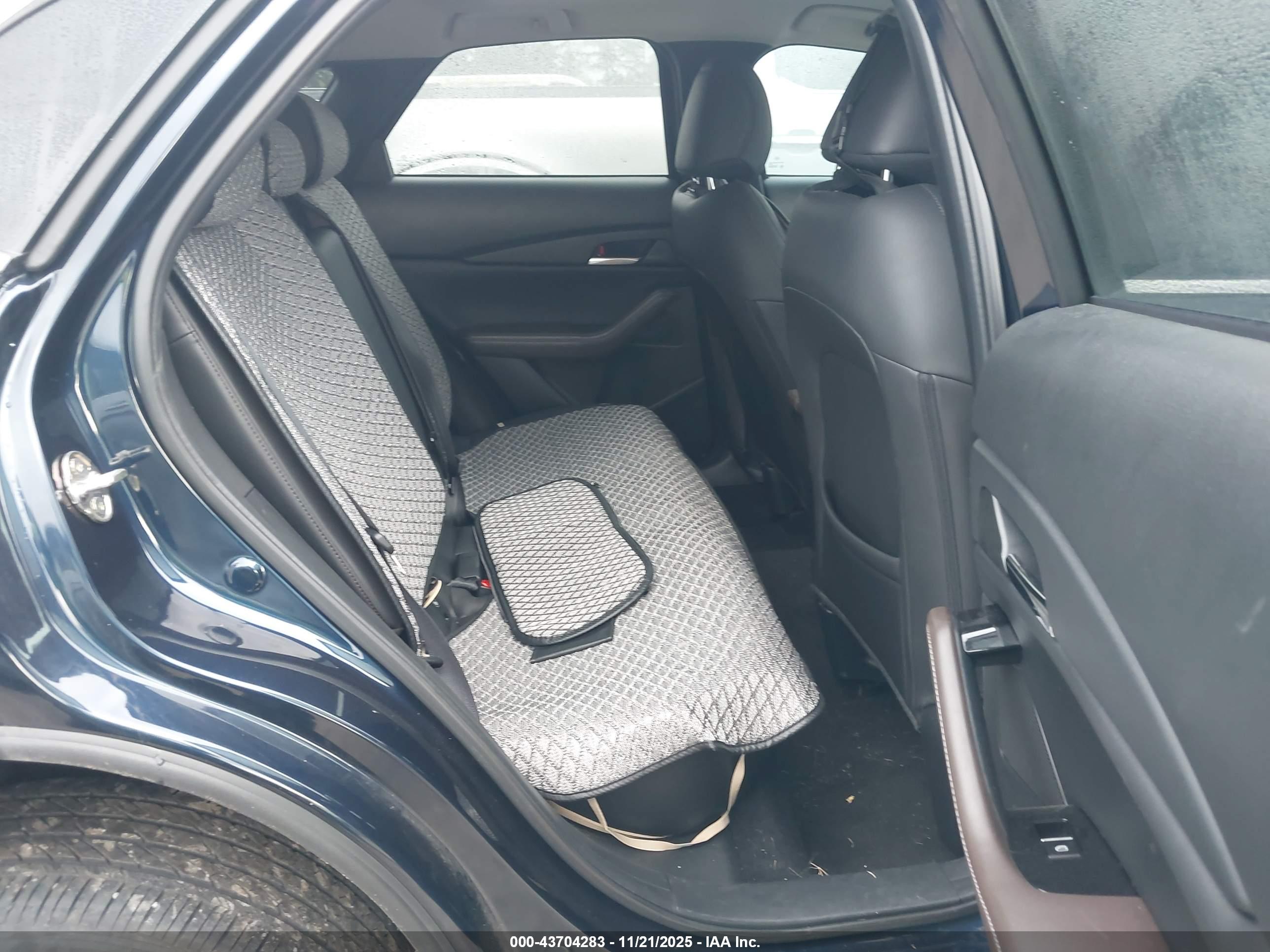 MAZDA CX-30 image 8