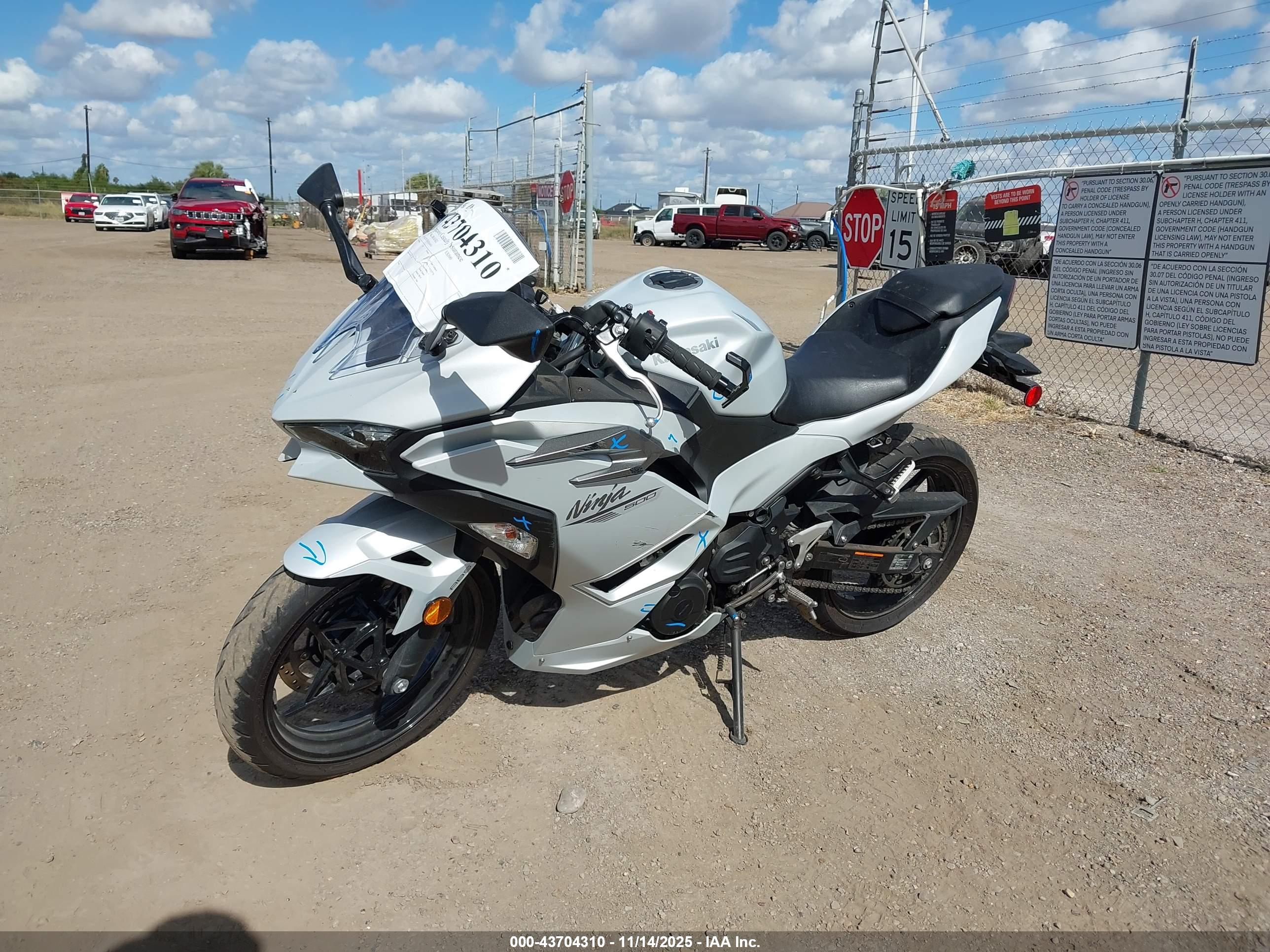 KAWASAKI EX500 image 2