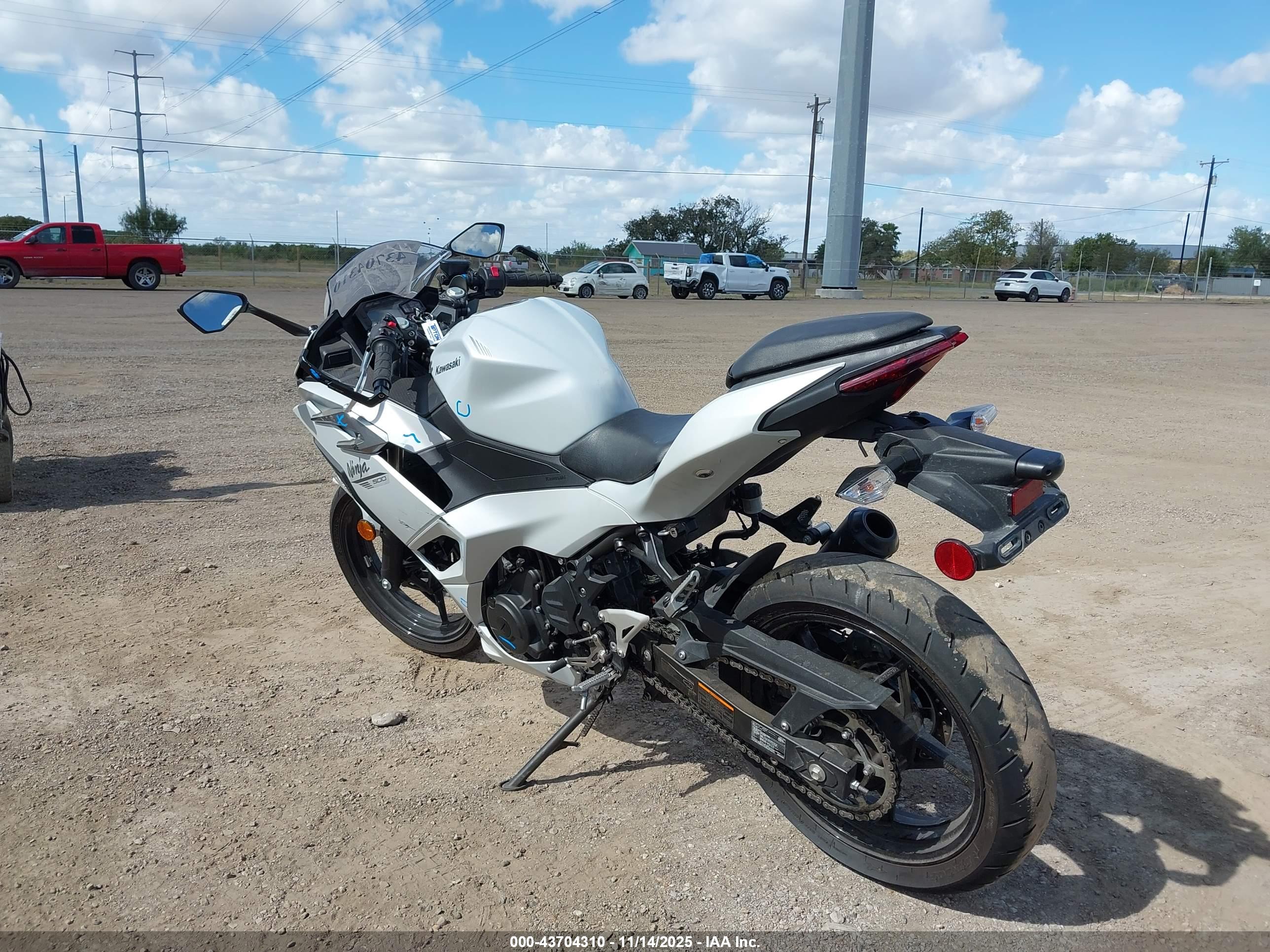 KAWASAKI EX500 image 3