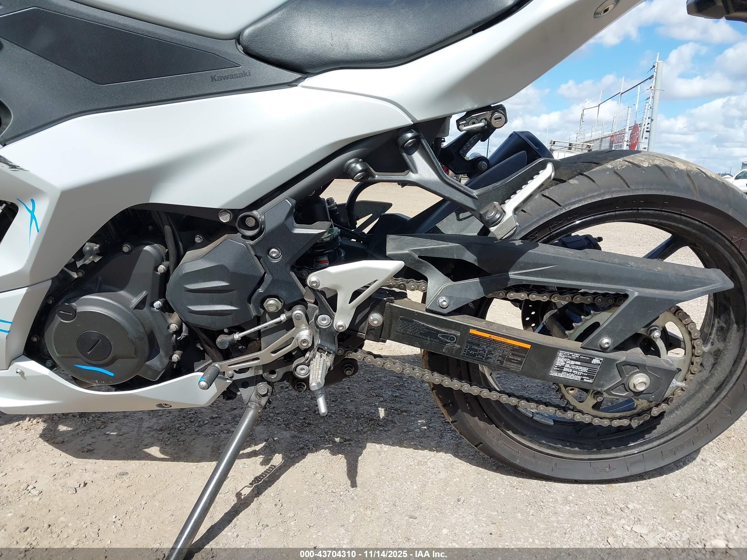 KAWASAKI EX500 image 9