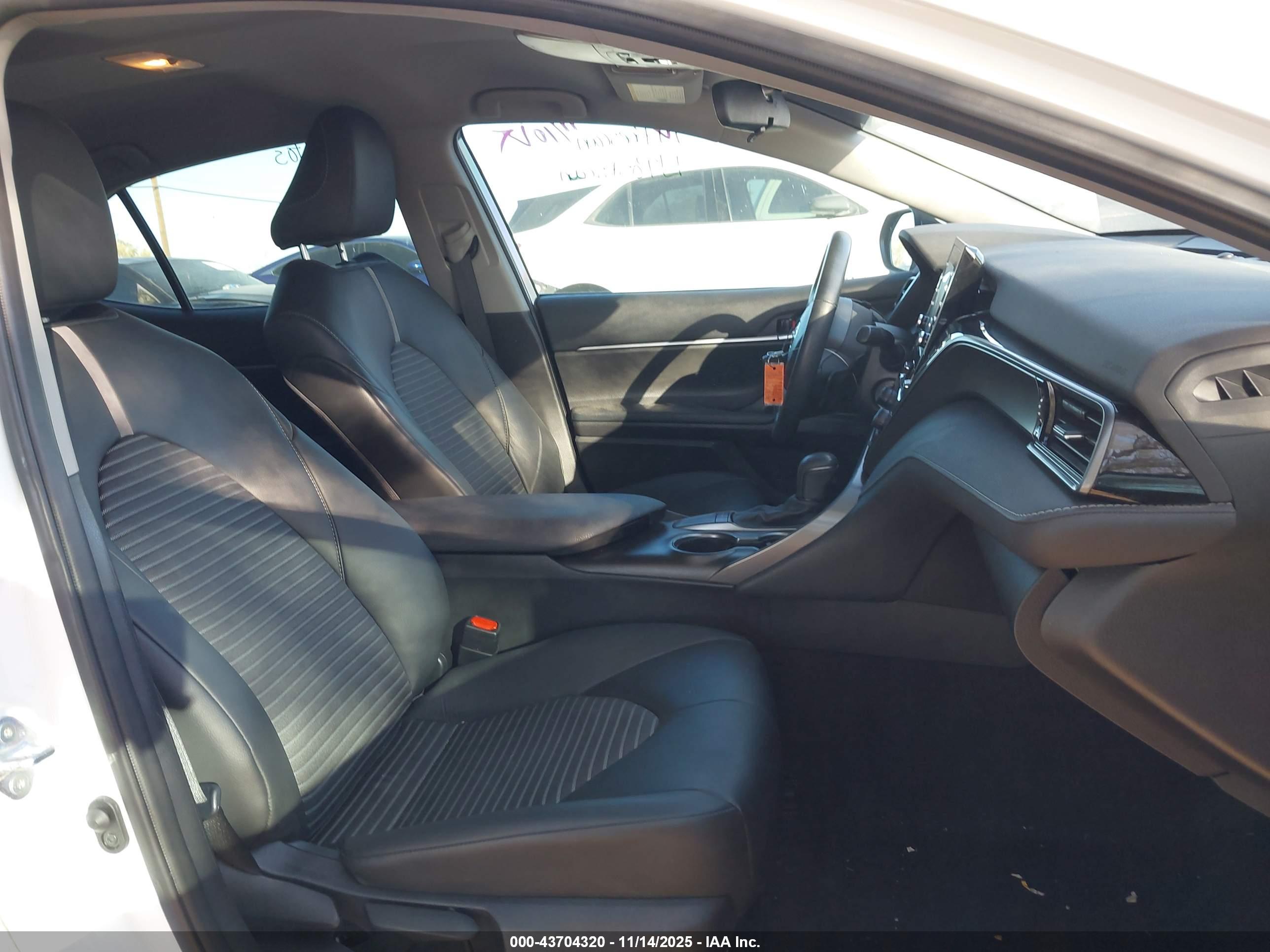 TOYOTA CAMRY image 5