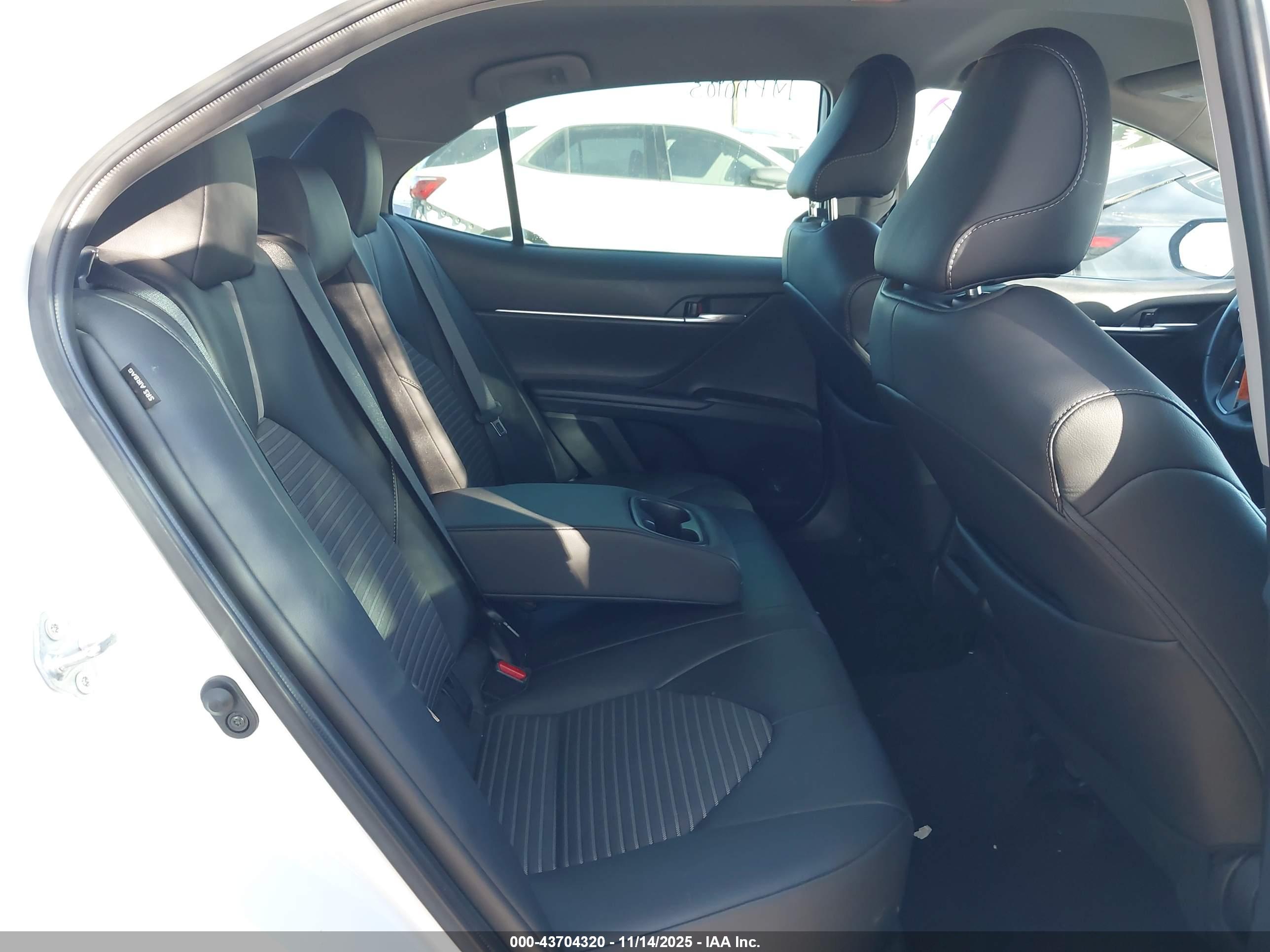 TOYOTA CAMRY image 8