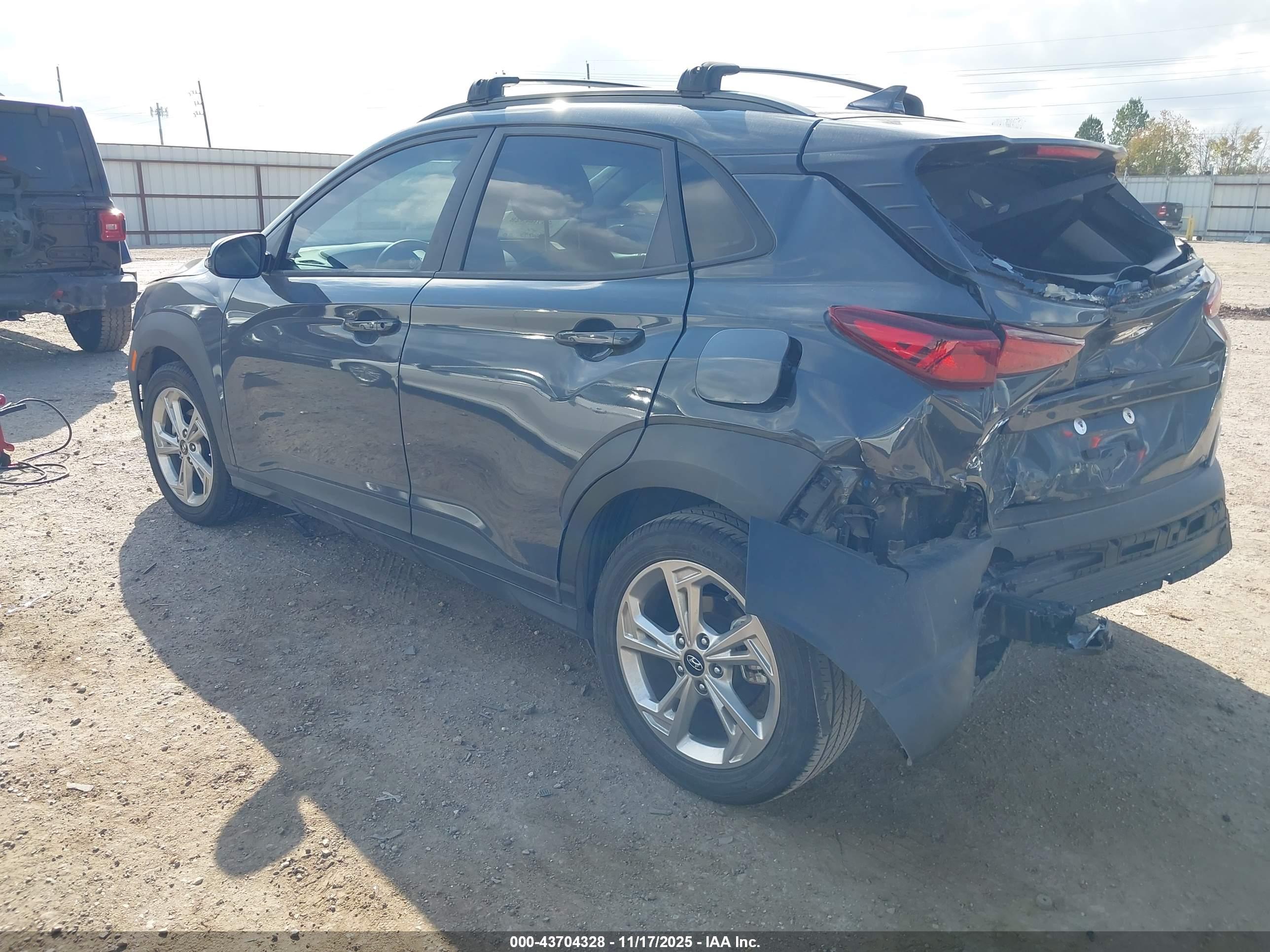 HYUNDAI KONA image 3