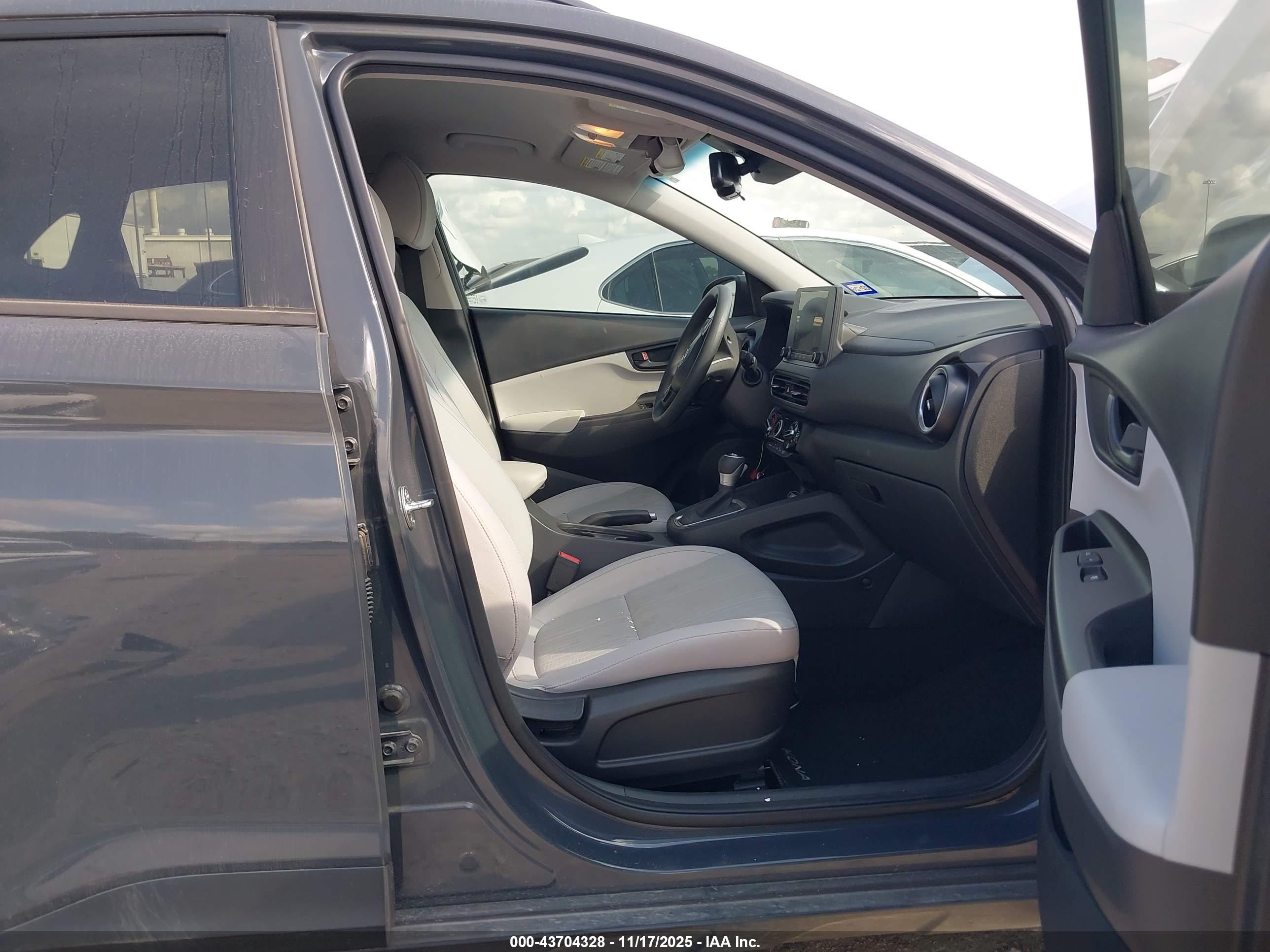 HYUNDAI KONA image 5