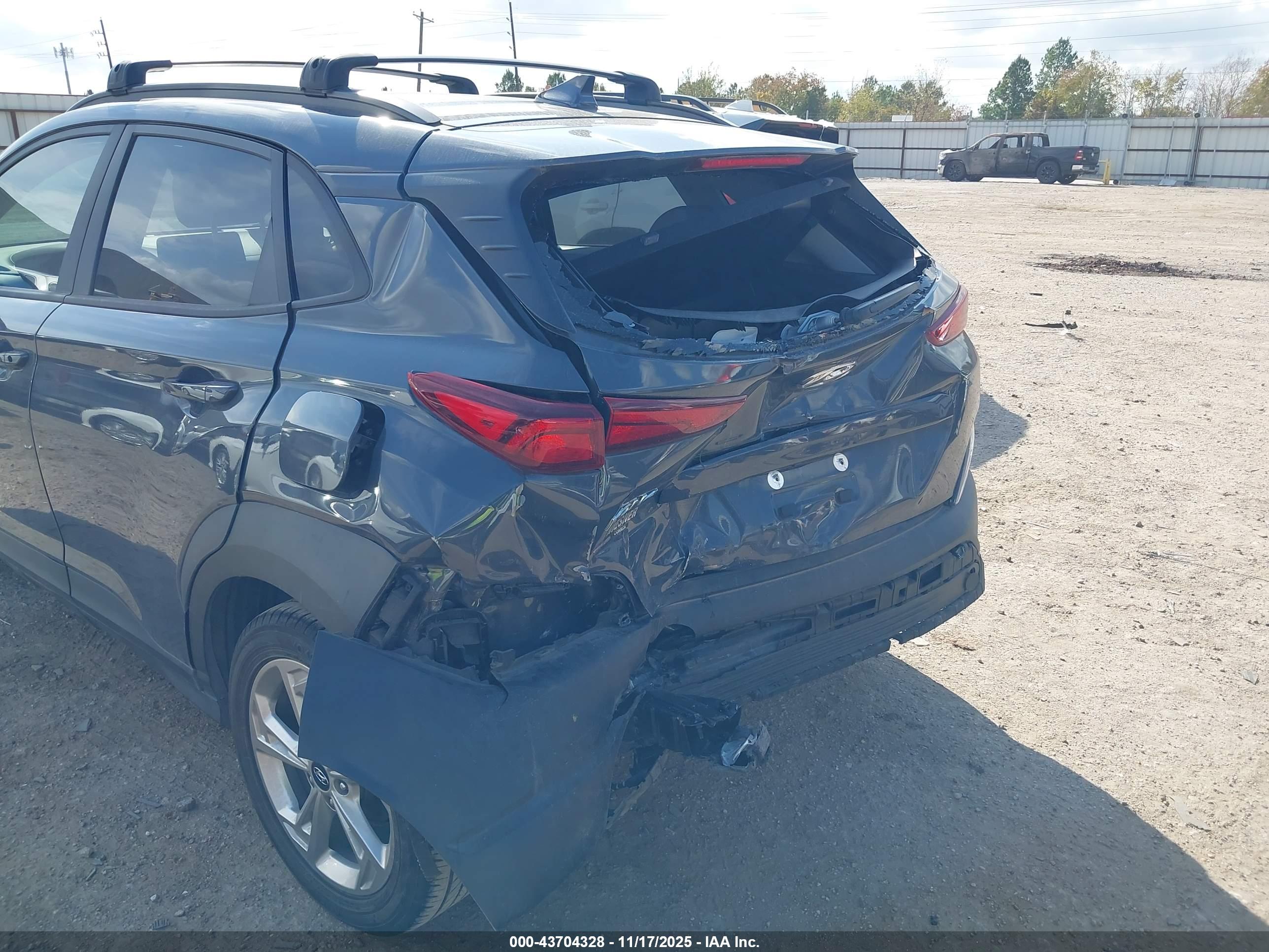 HYUNDAI KONA image 6