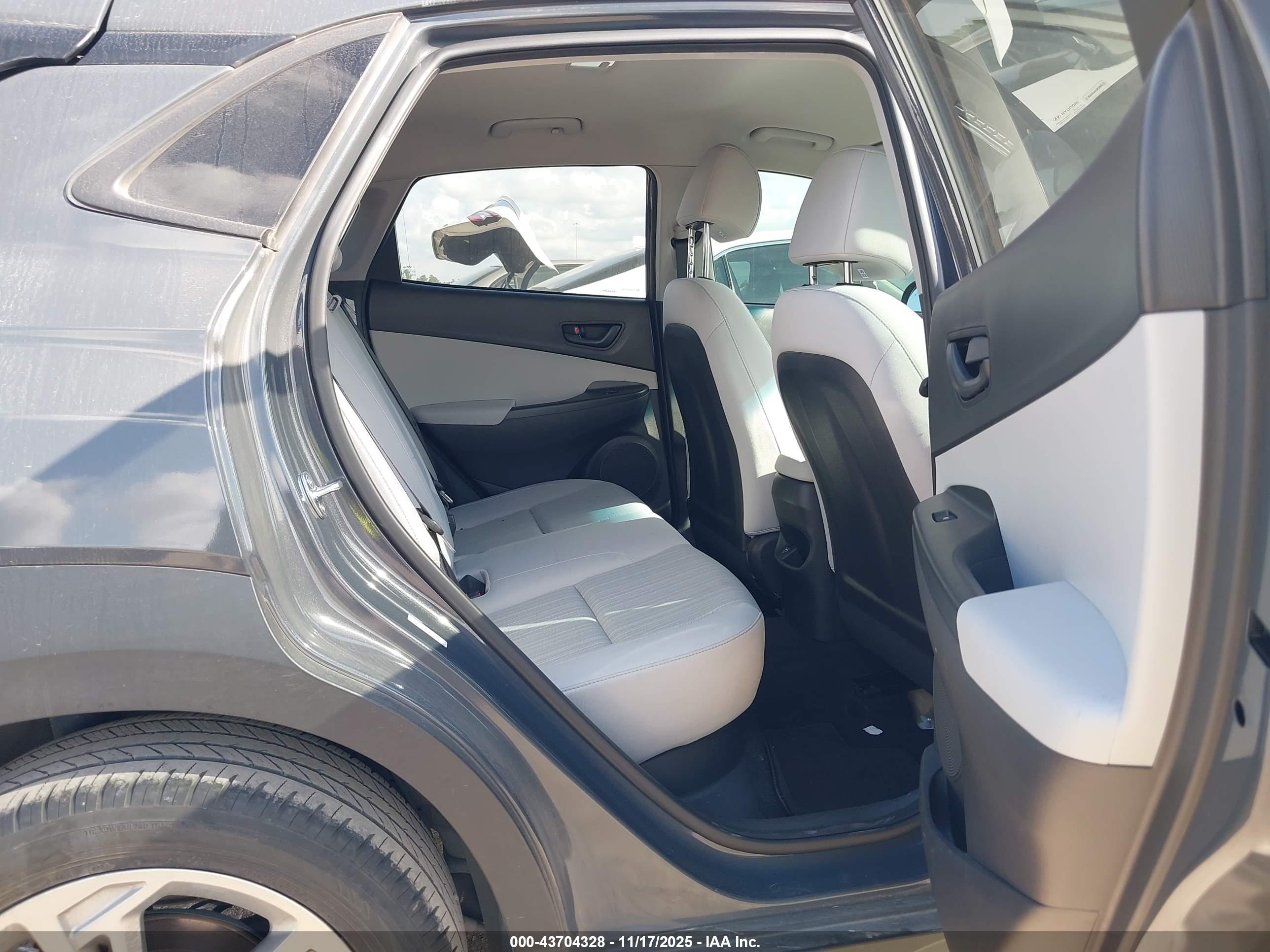HYUNDAI KONA image 8