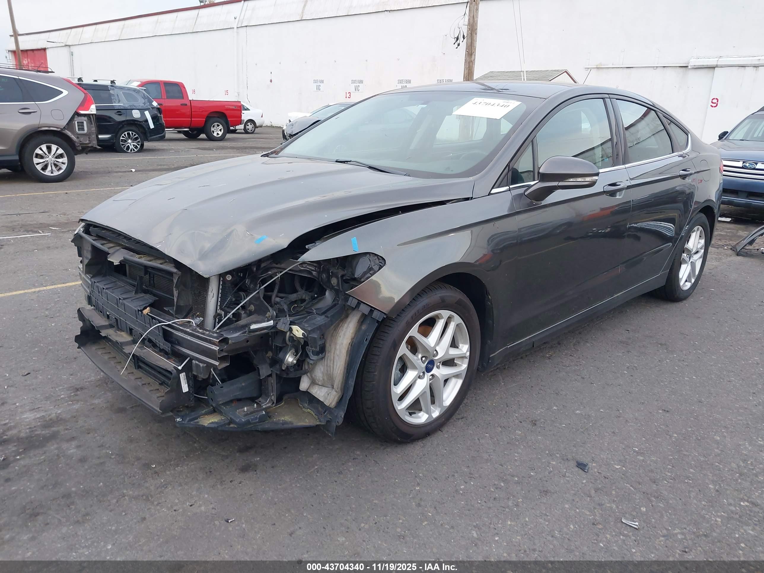 FORD FUSION image 2