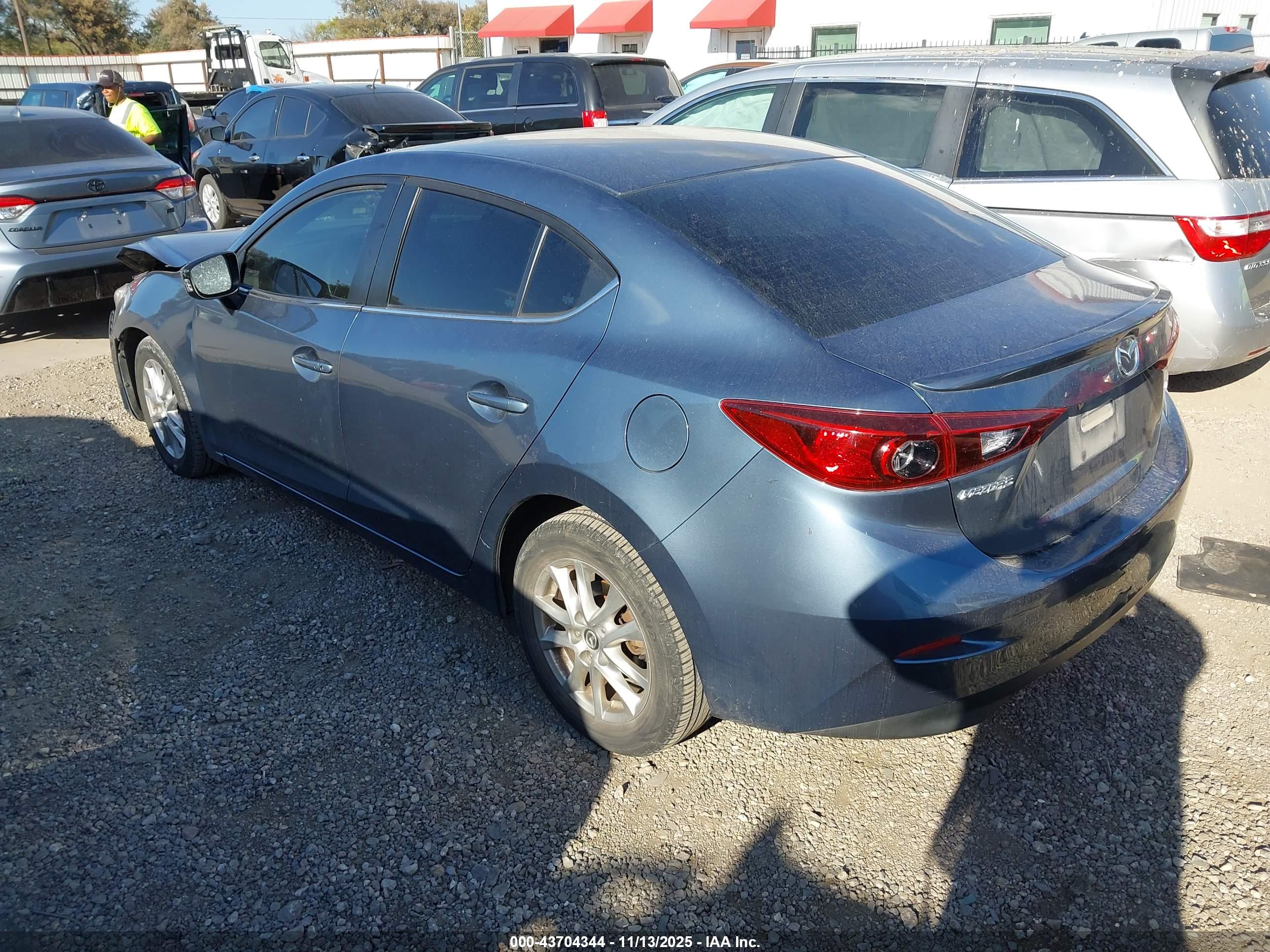 MAZDA MAZDA3 image 3