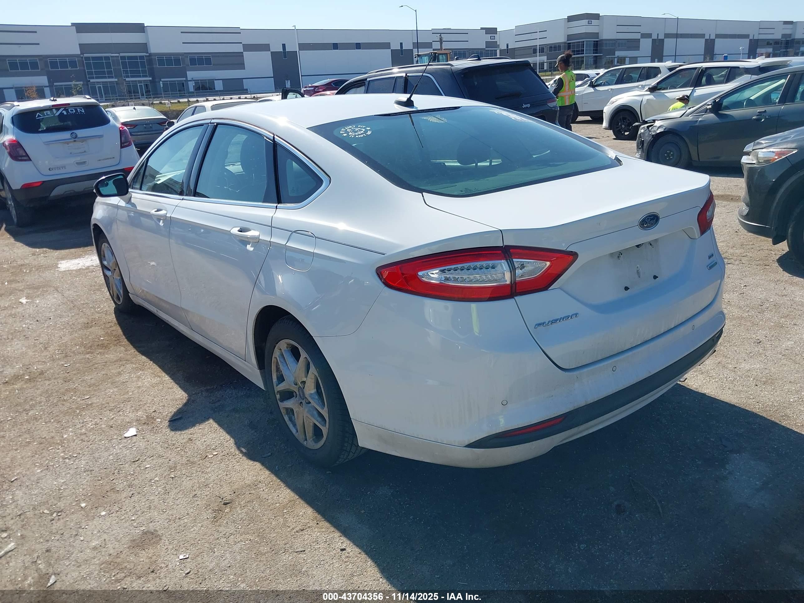 FORD FUSION image 3