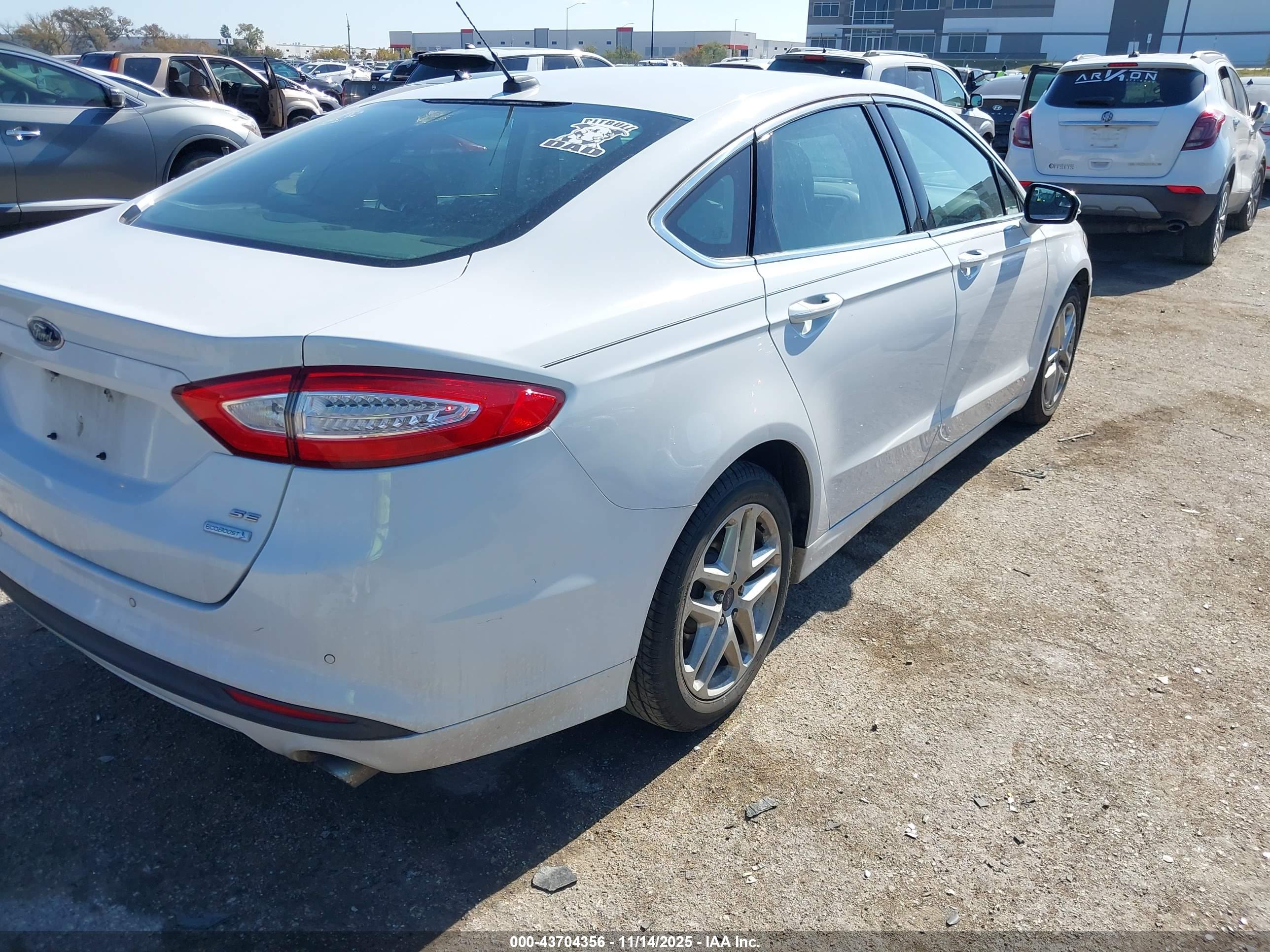 FORD FUSION image 4
