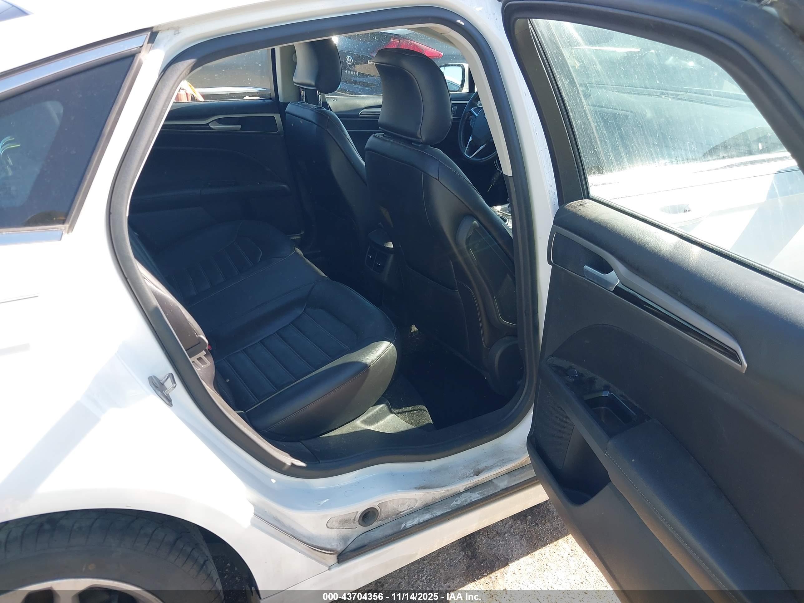 FORD FUSION image 8
