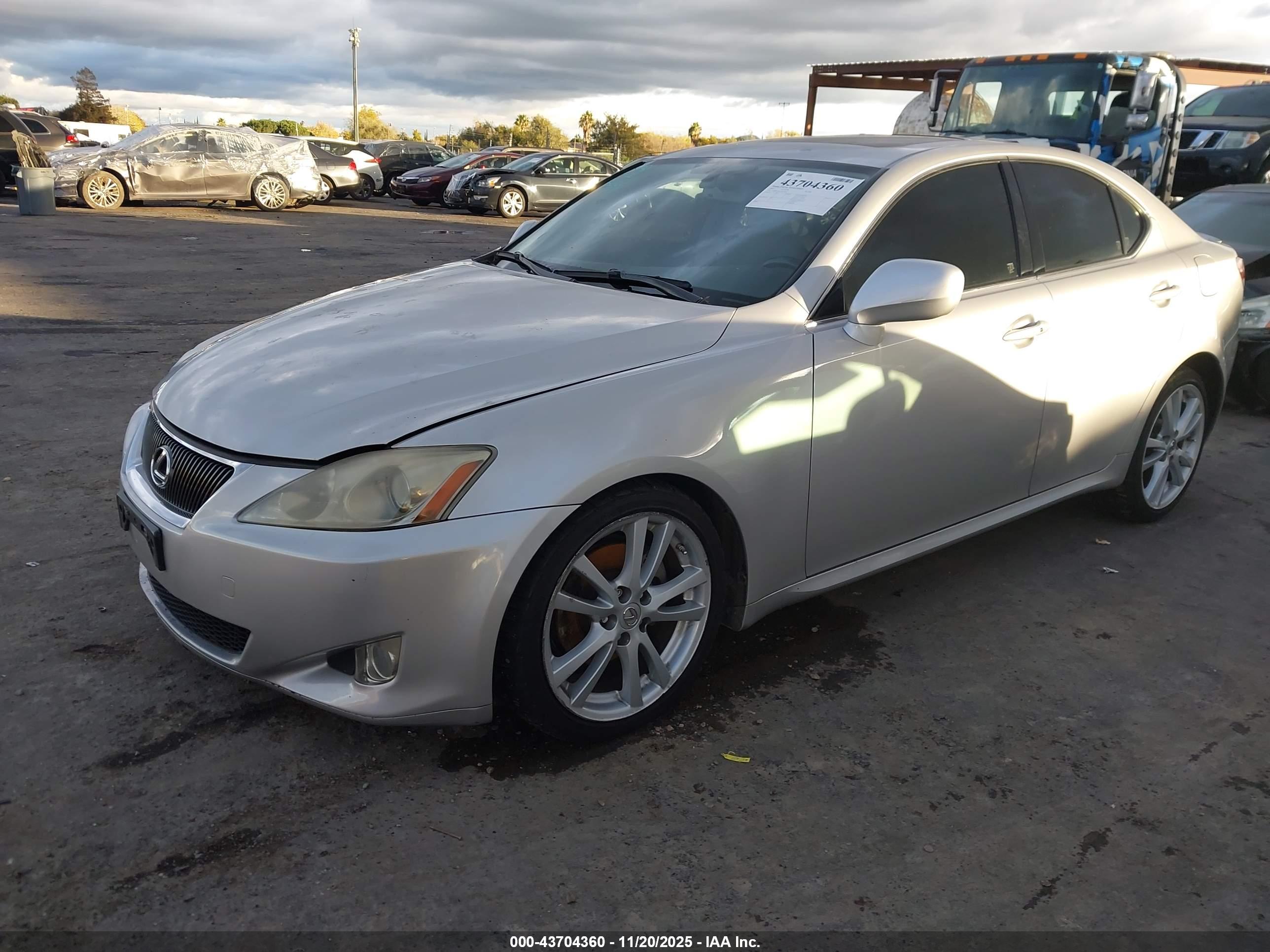 LEXUS IS image 2