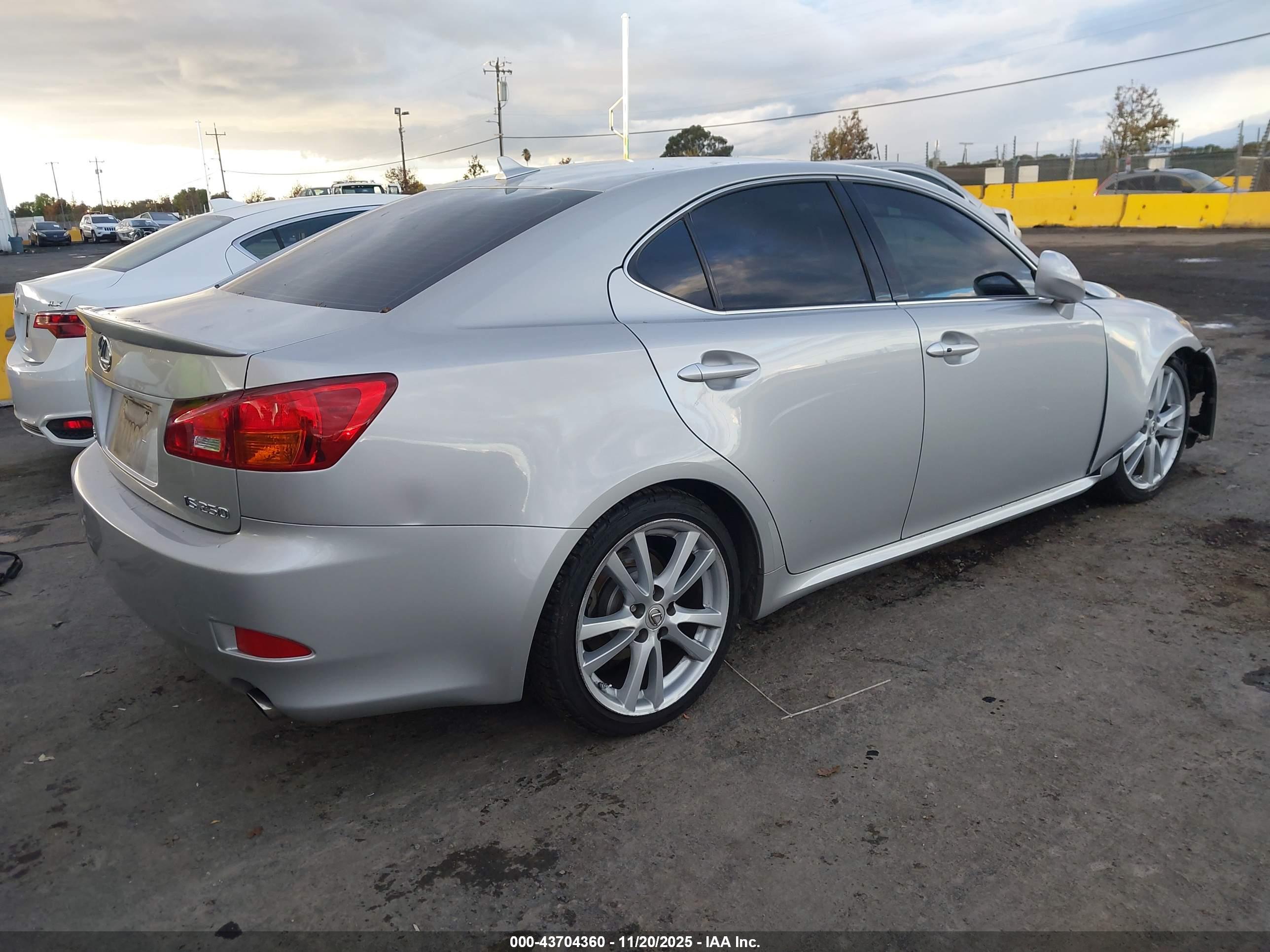 LEXUS IS image 4