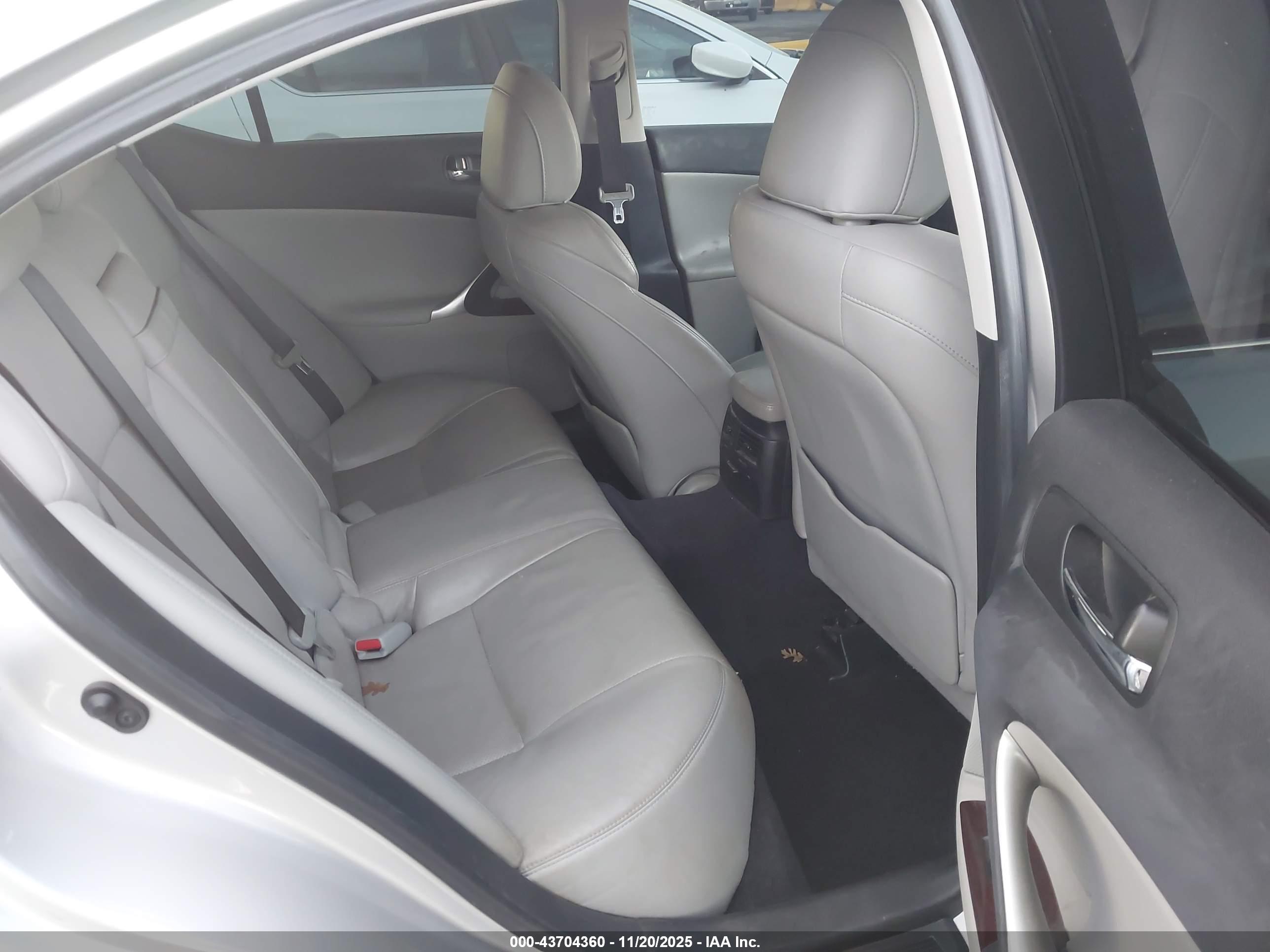 LEXUS IS image 8