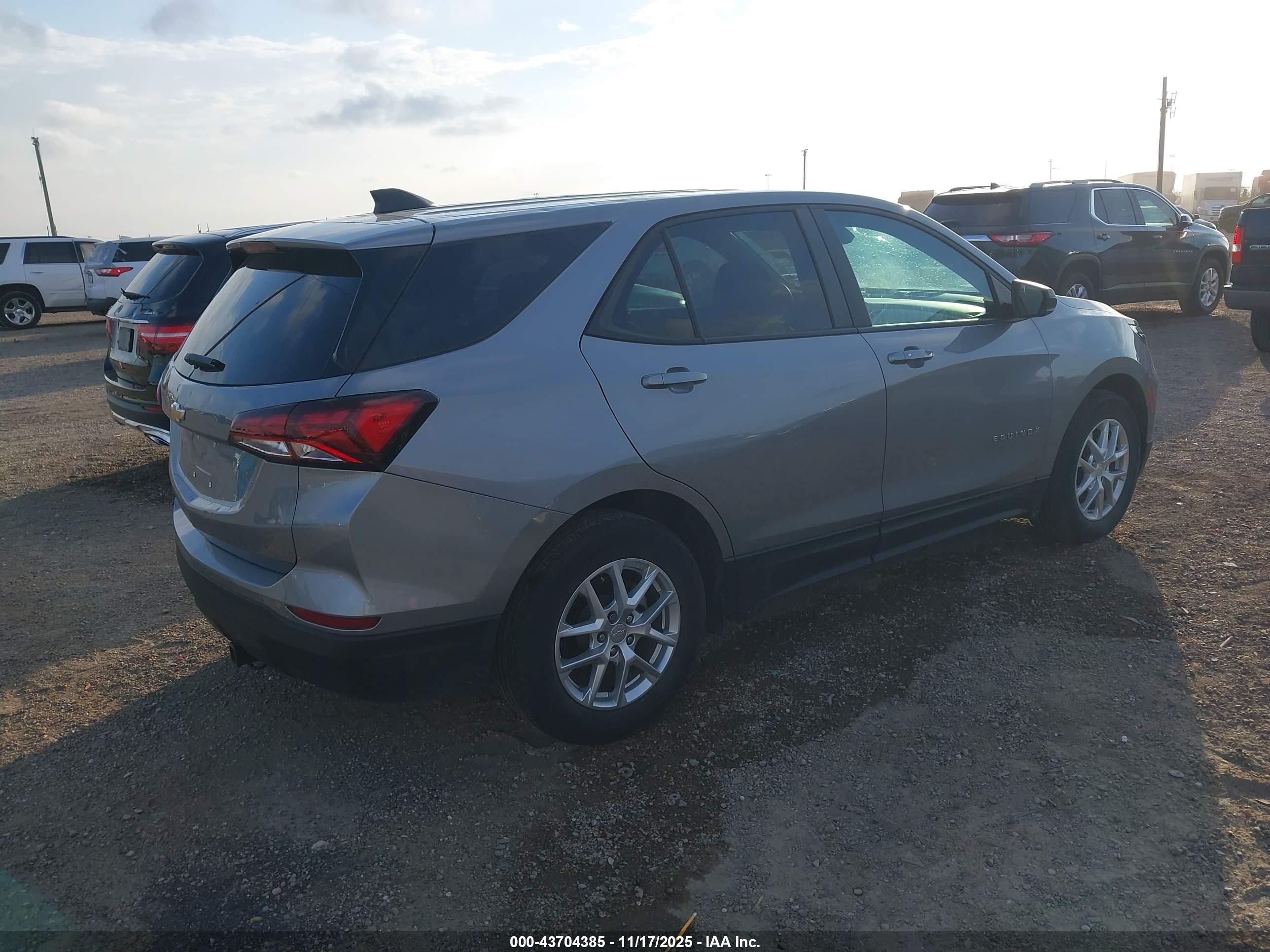 CHEVROLET EQUINOX image 4