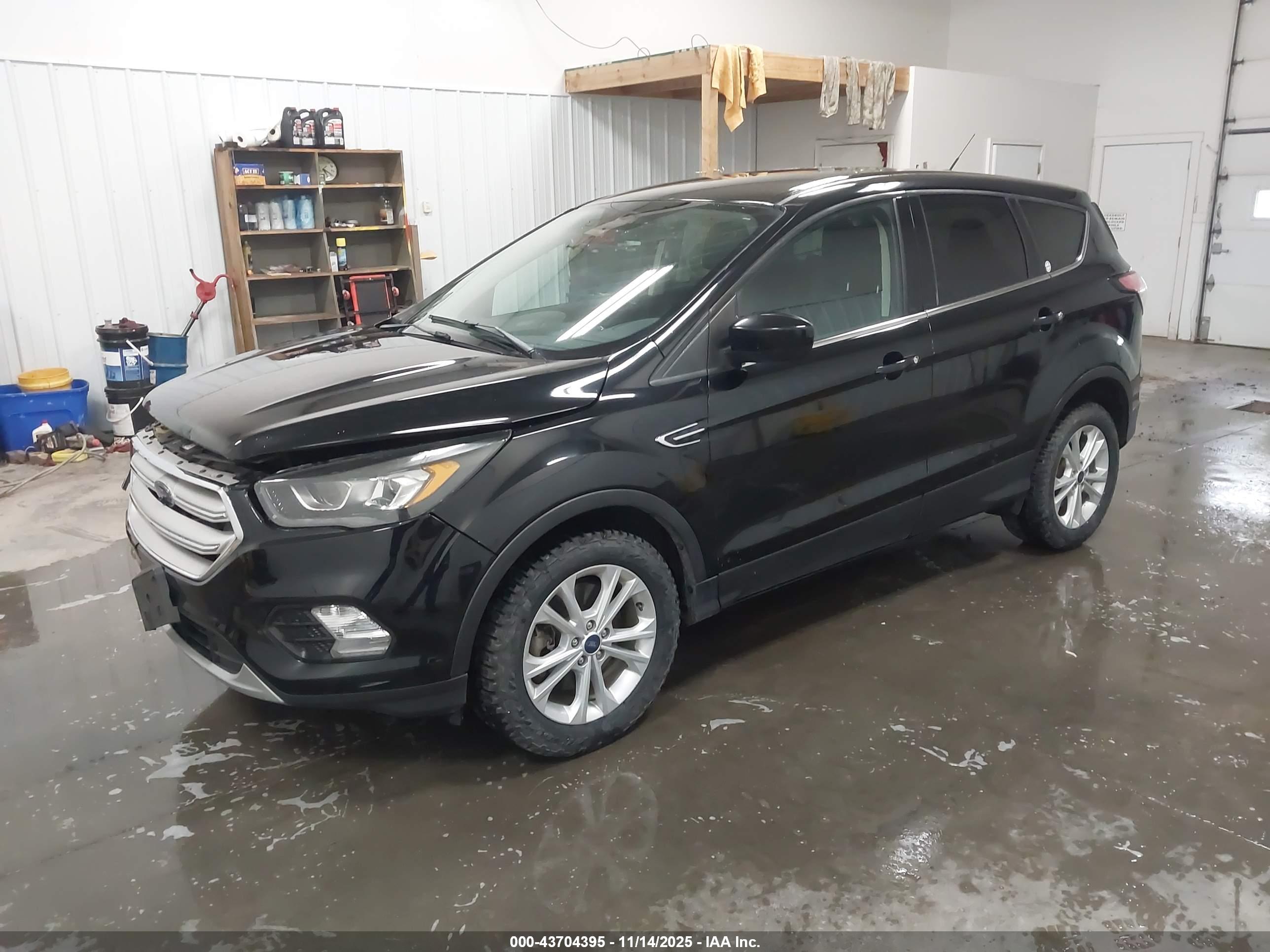 FORD ESCAPE image 2