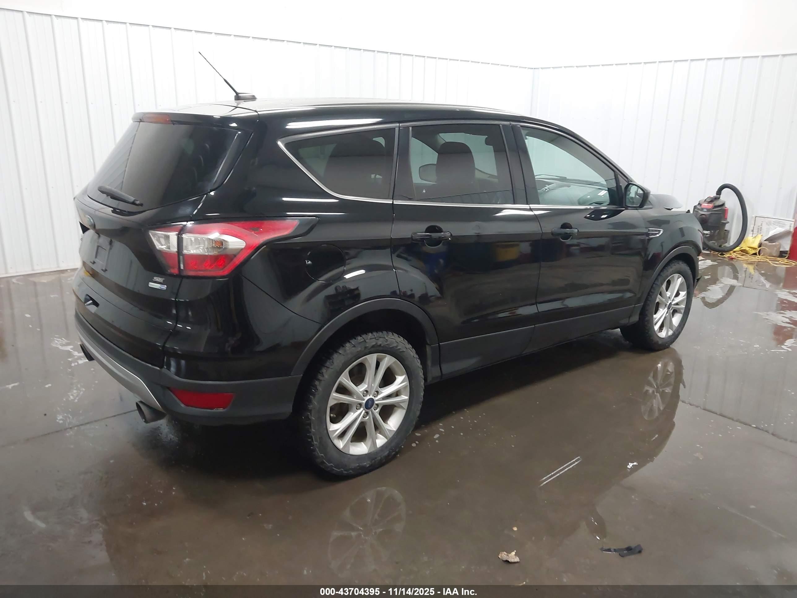 FORD ESCAPE image 4