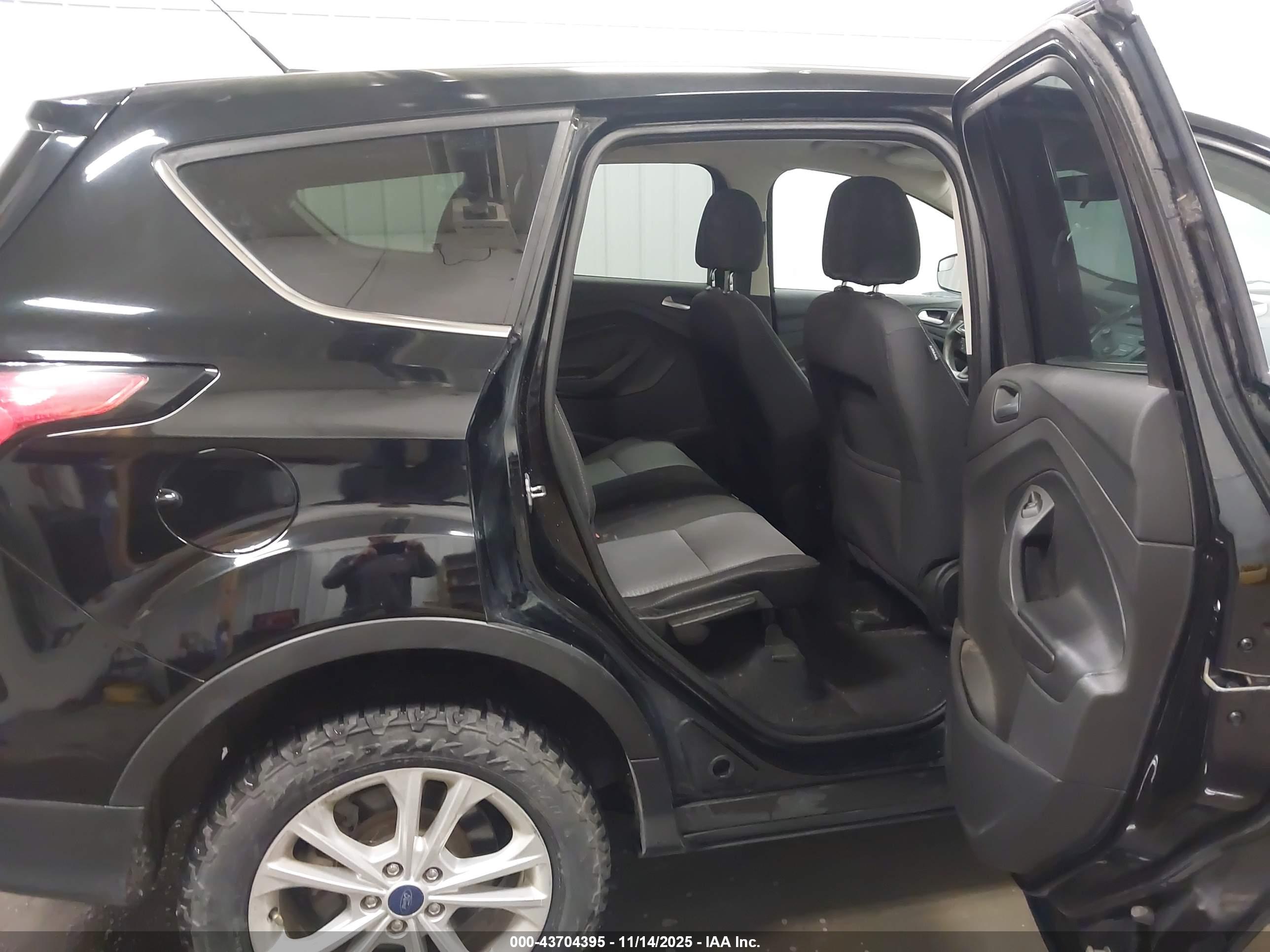 FORD ESCAPE image 8