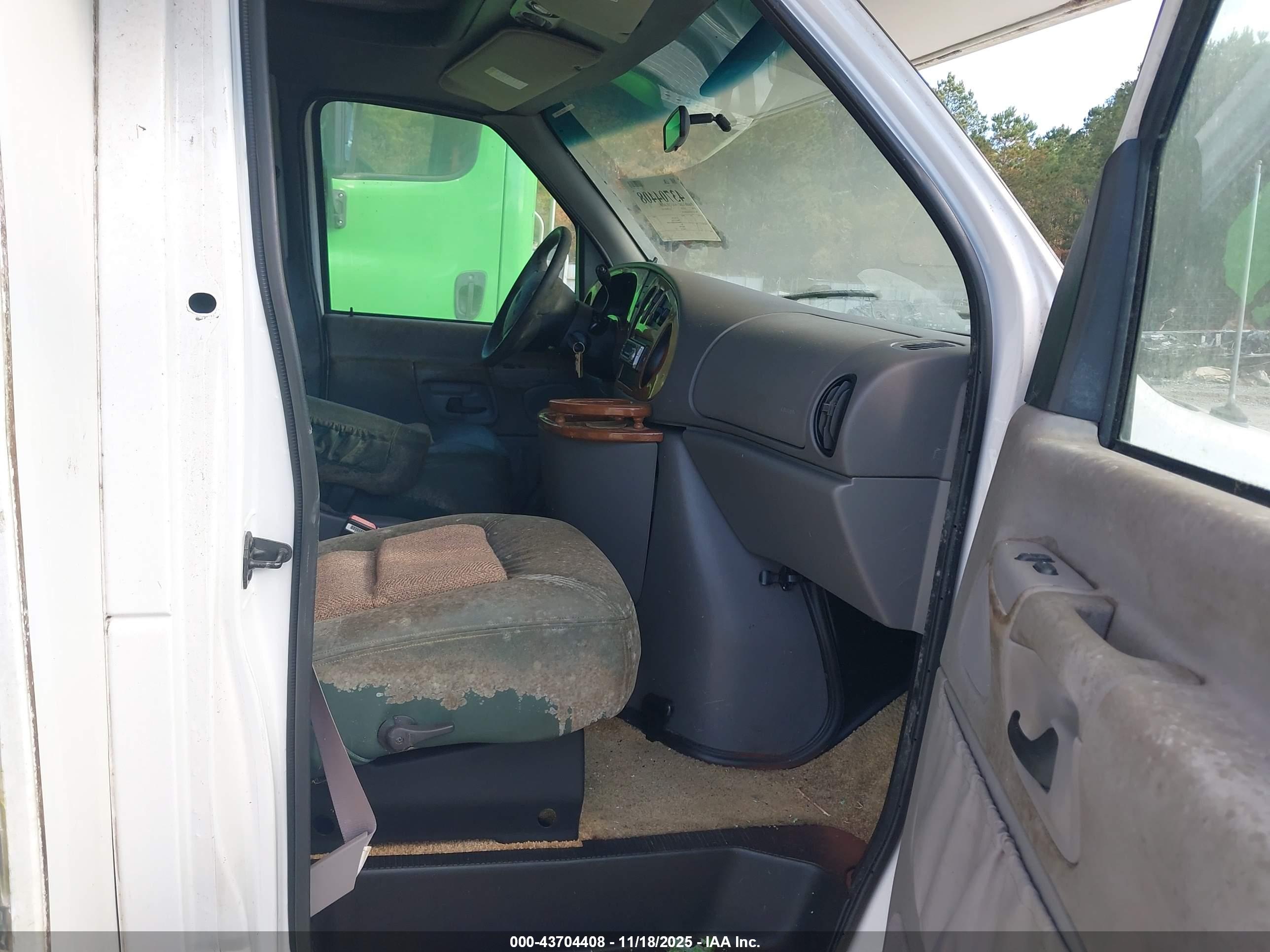 FORD ECONOLINE image 5