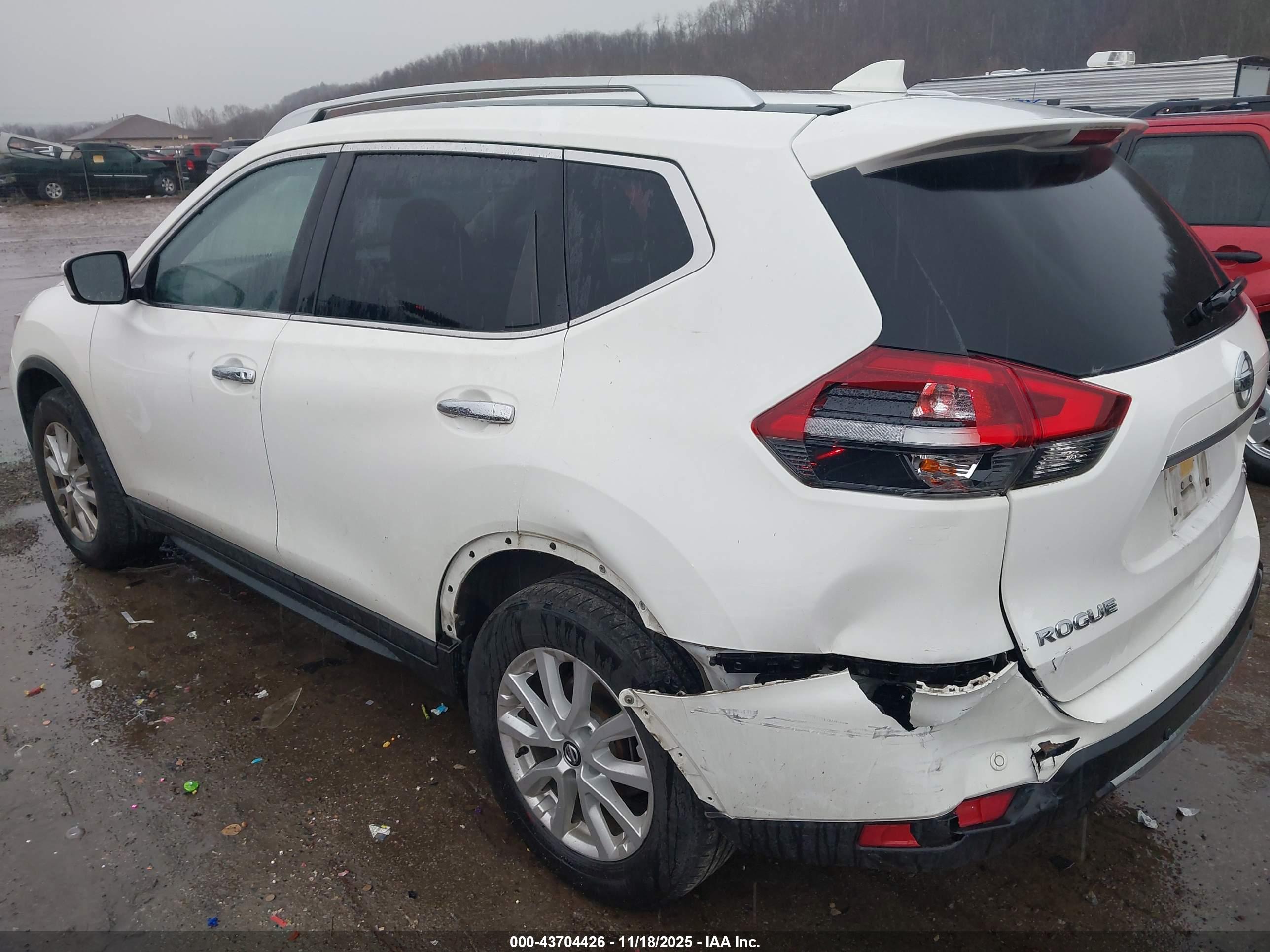 NISSAN ROGUE image 3