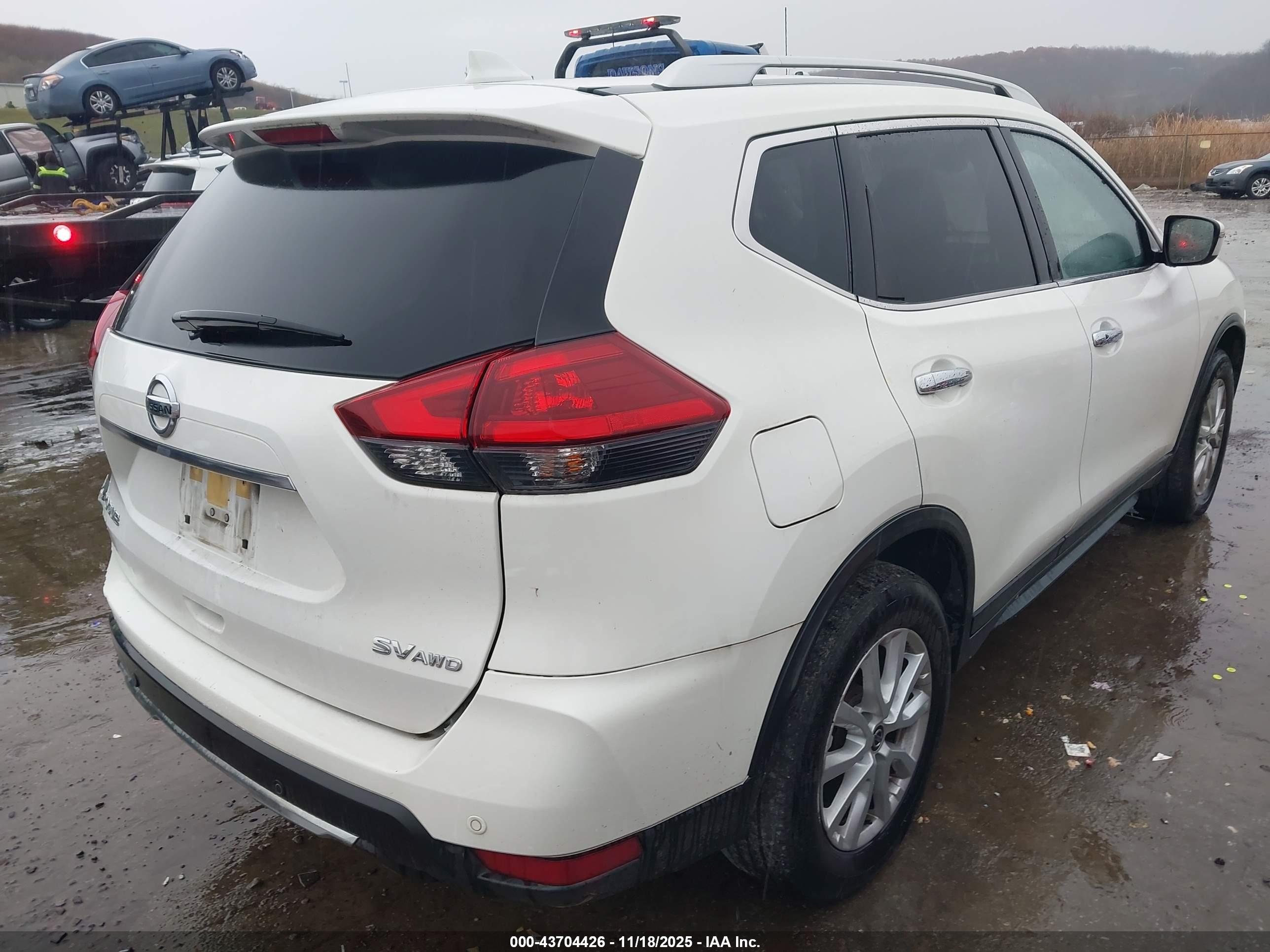 NISSAN ROGUE image 4