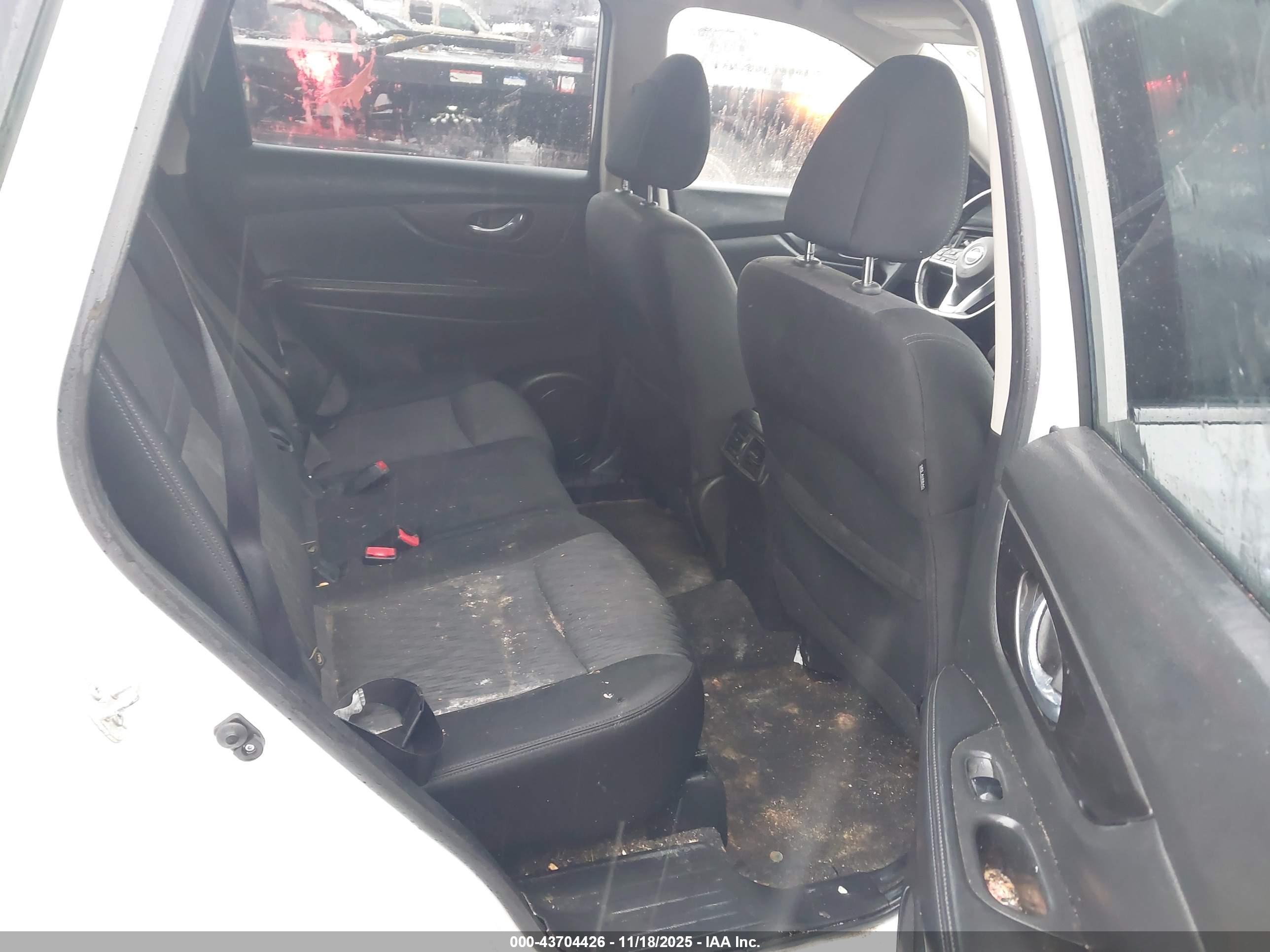 NISSAN ROGUE image 8