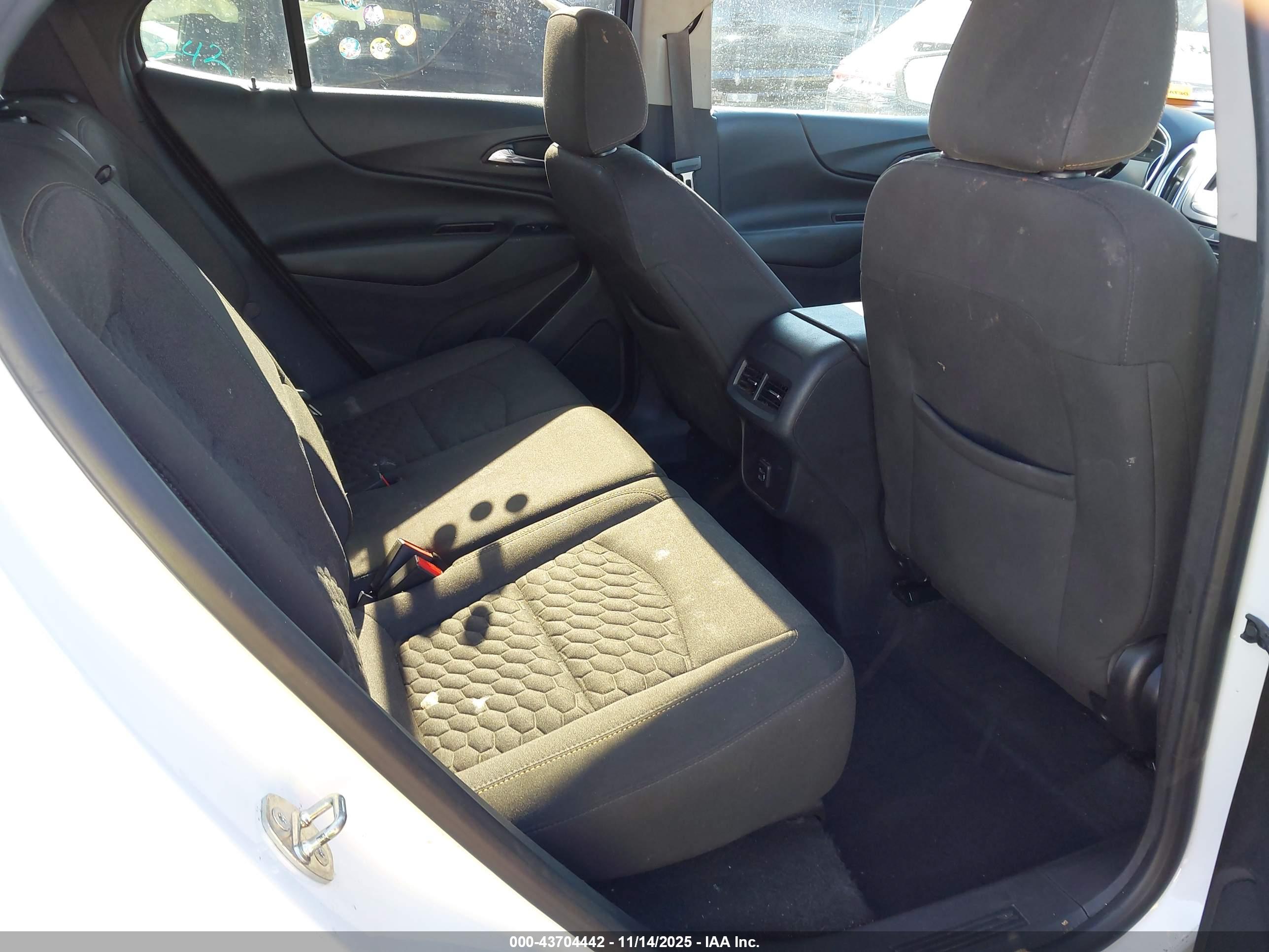 CHEVROLET EQUINOX image 8