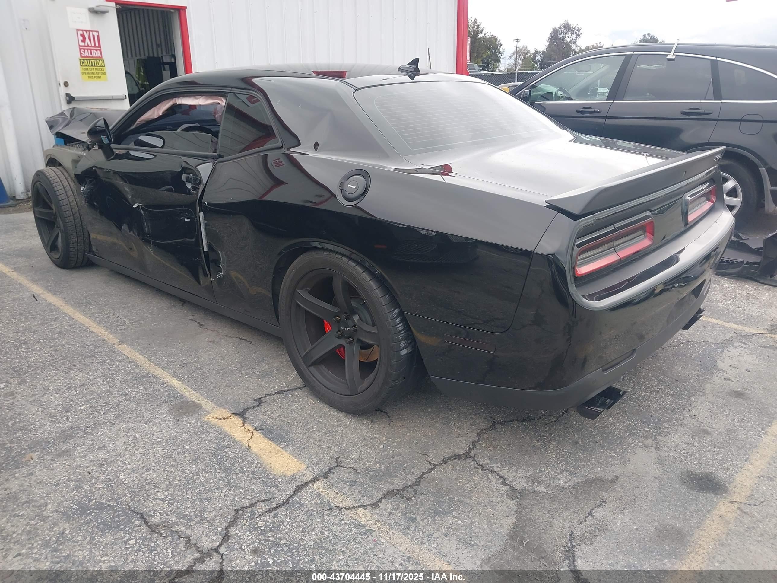 DODGE CHALLENGER image 3