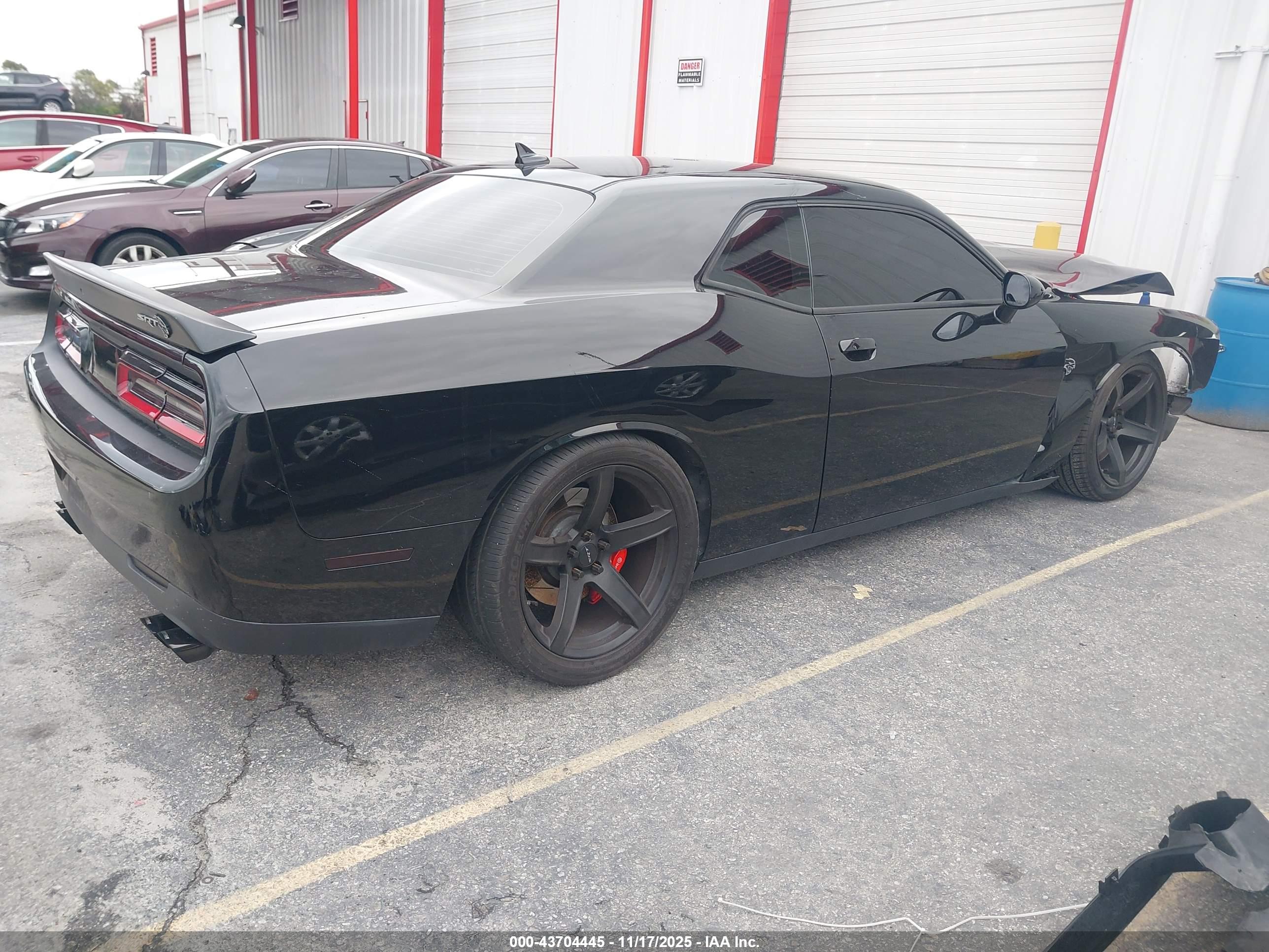 DODGE CHALLENGER image 4