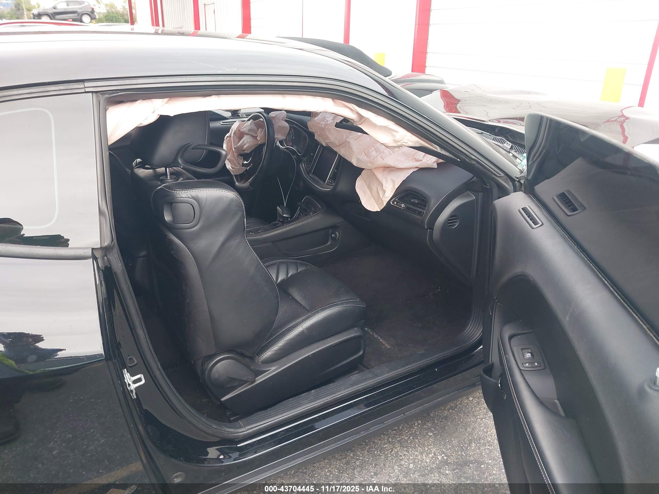 DODGE CHALLENGER image 5
