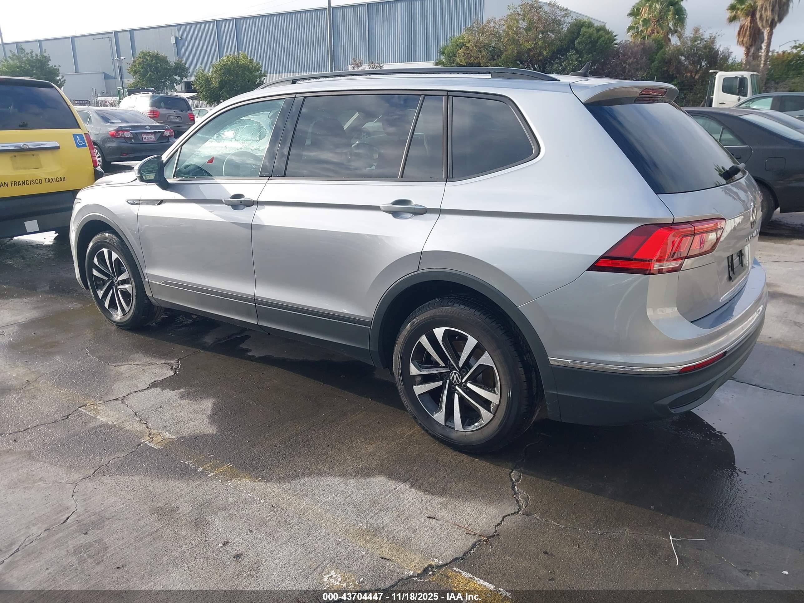 VOLKSWAGEN TIGUAN image 3