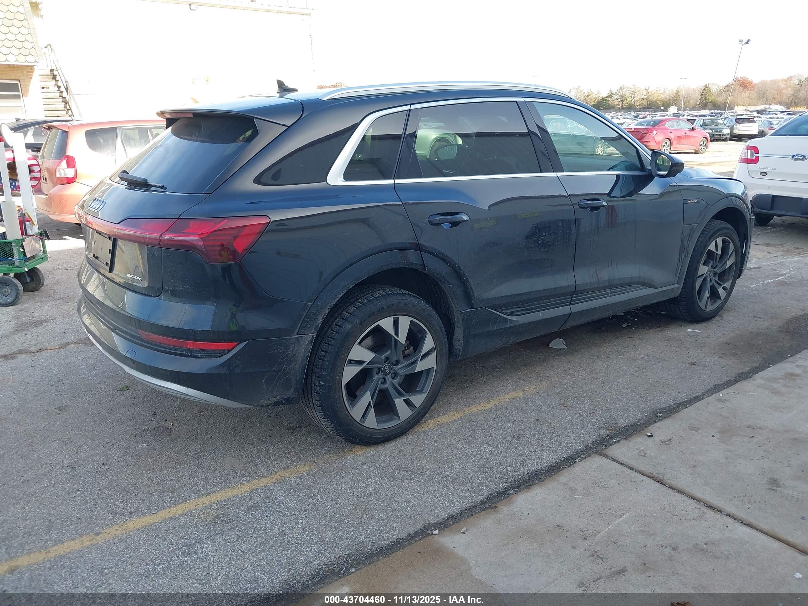 AUDI E-TRON image 4