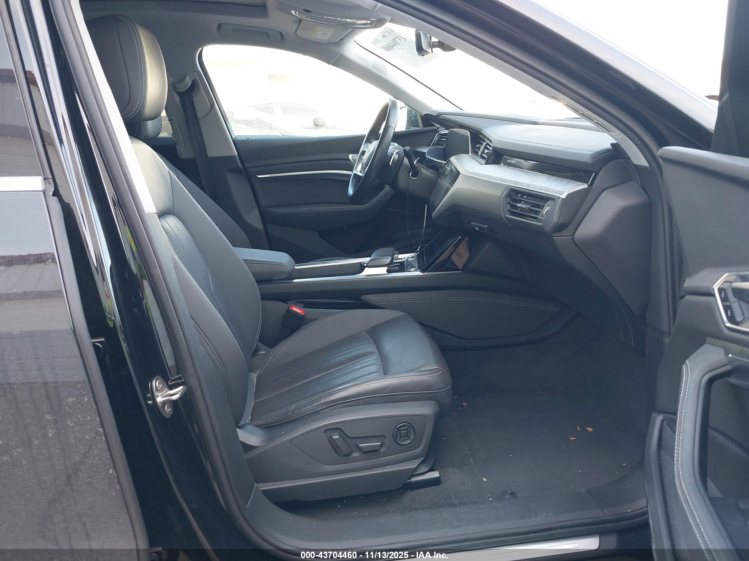 AUDI E-TRON image 5