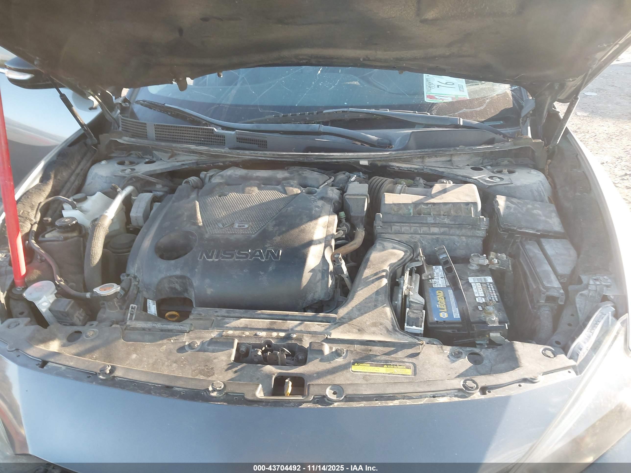 NISSAN MAXIMA image 10