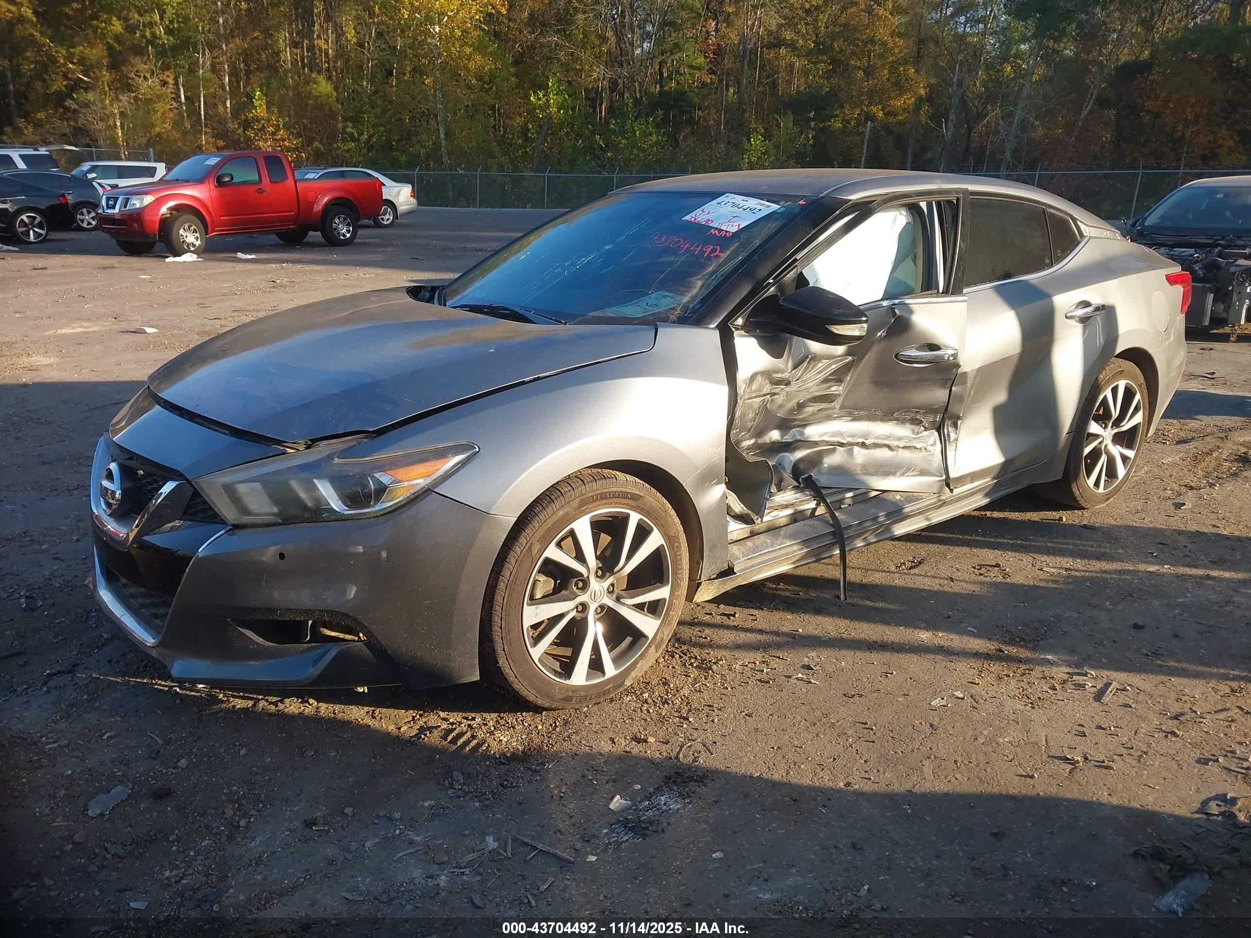 NISSAN MAXIMA image 2